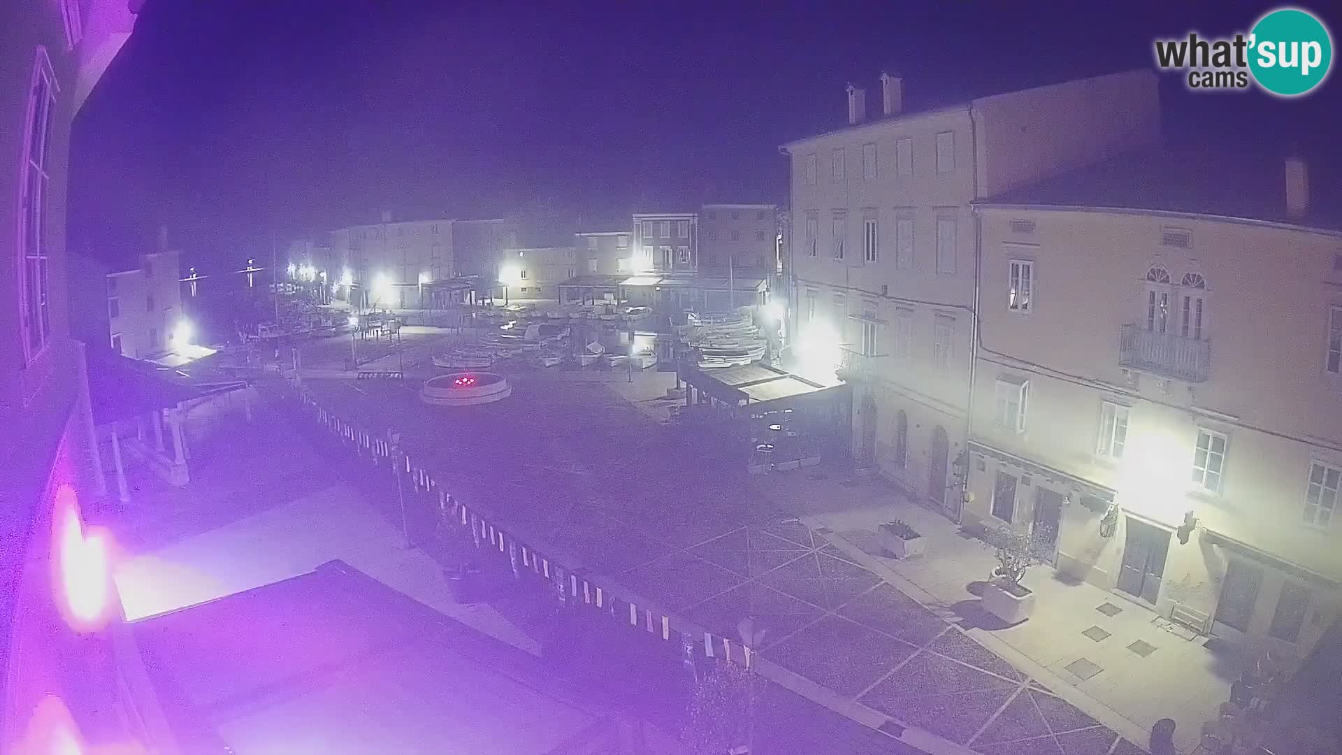 LIVE cam Cres city – place principale et “mandrač” – île de Cres – Croatie