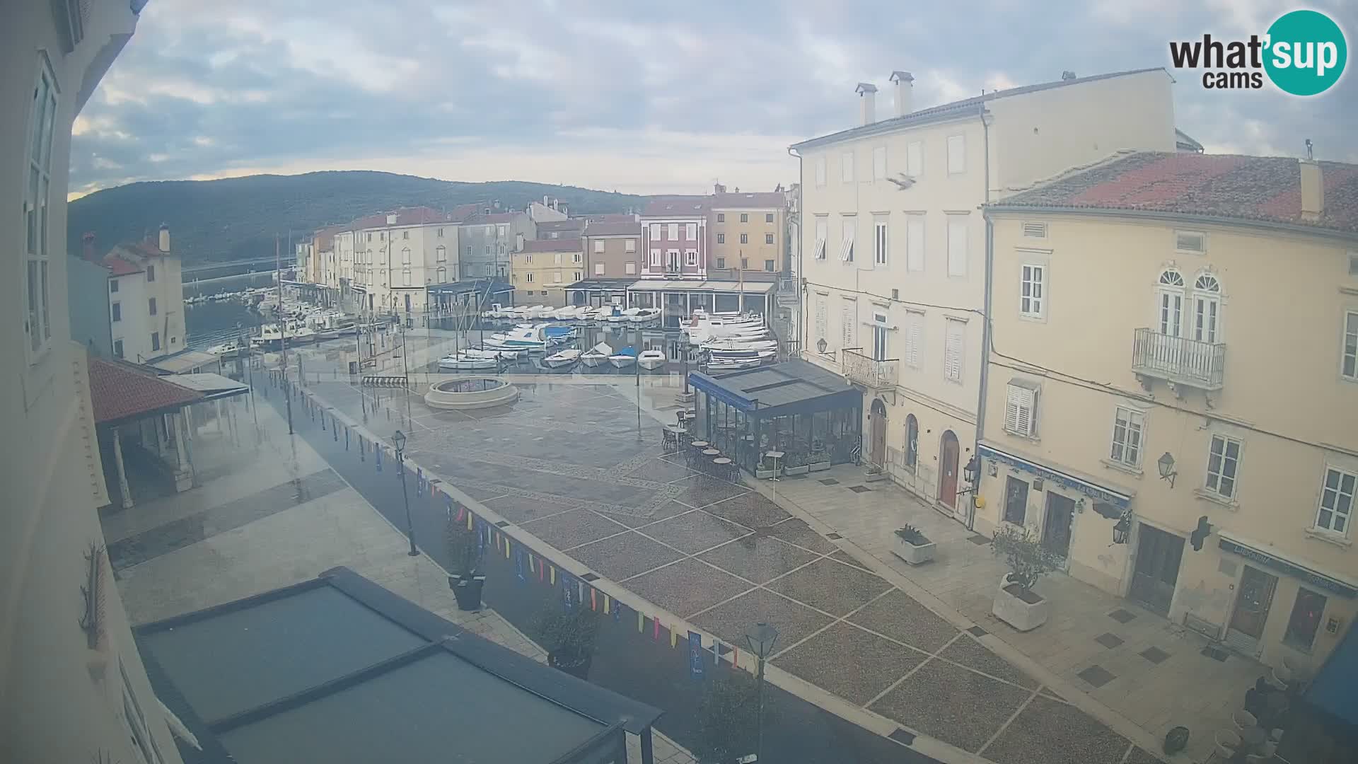 LIVE cam Cres Stadt – Hauptplatz und “mandrač” – Cres Insel – Kroatien