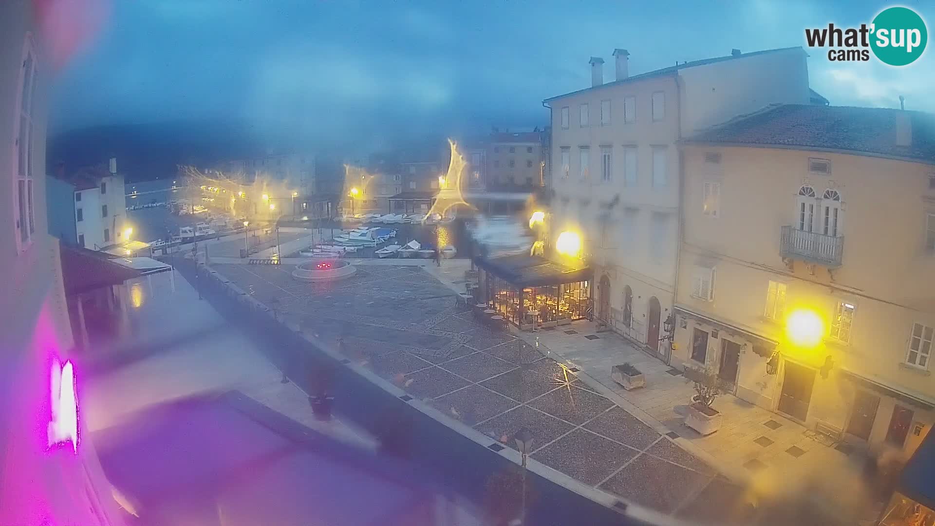 Cámara en vivo ciudad de Cres – plaza principal y “mandrač” – isla de Cres – Croacia