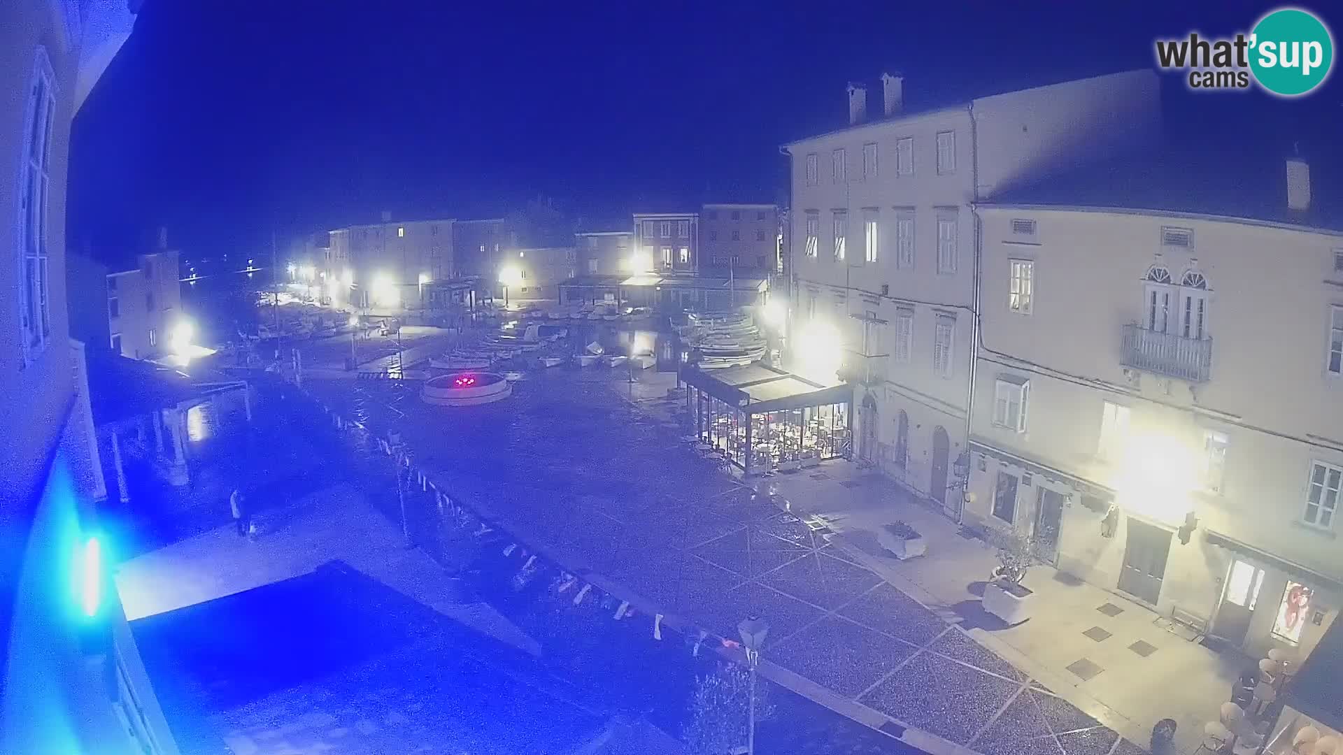 Kamera v ŽIVO Cres mesto – glavni trg in “mandrač” – otok Cres – Hrvaška