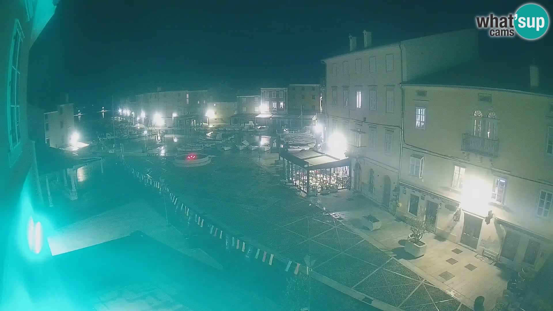 Kamera v ŽIVO Cres mesto – glavni trg in “mandrač” – otok Cres – Hrvaška