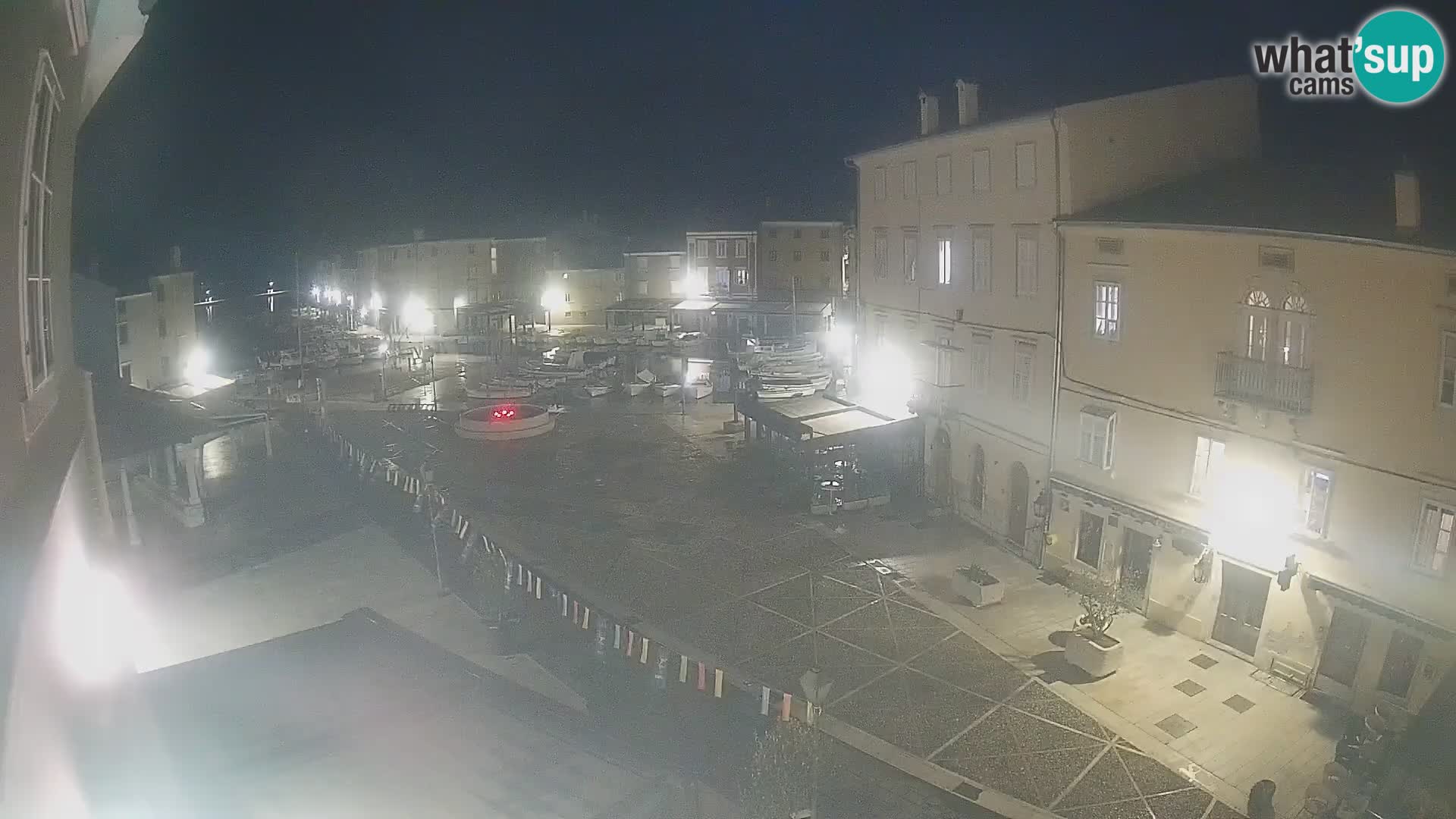 LIVE cam Cres Stadt – Hauptplatz und “mandrač” – Cres Insel – Kroatien