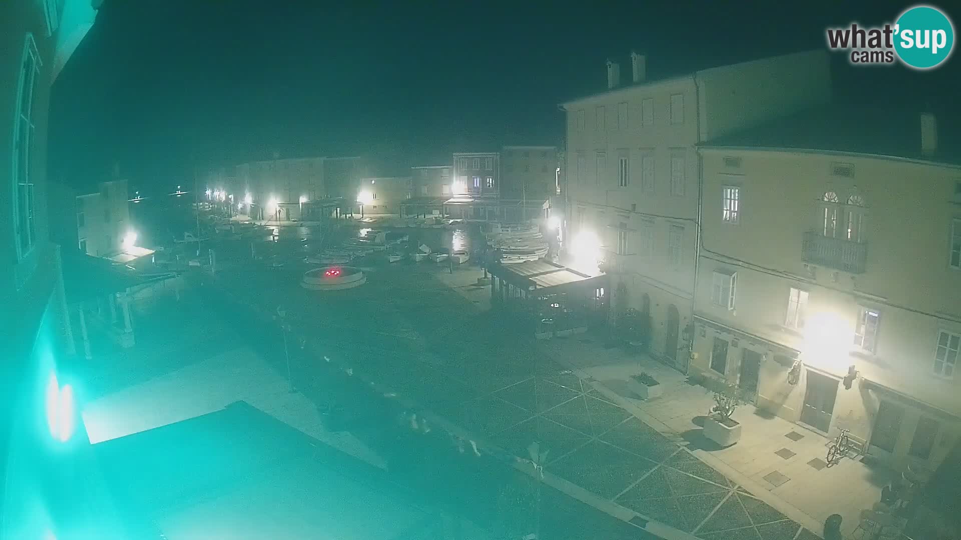 Cámara en vivo ciudad de Cres – plaza principal y “mandrač” – isla de Cres – Croacia