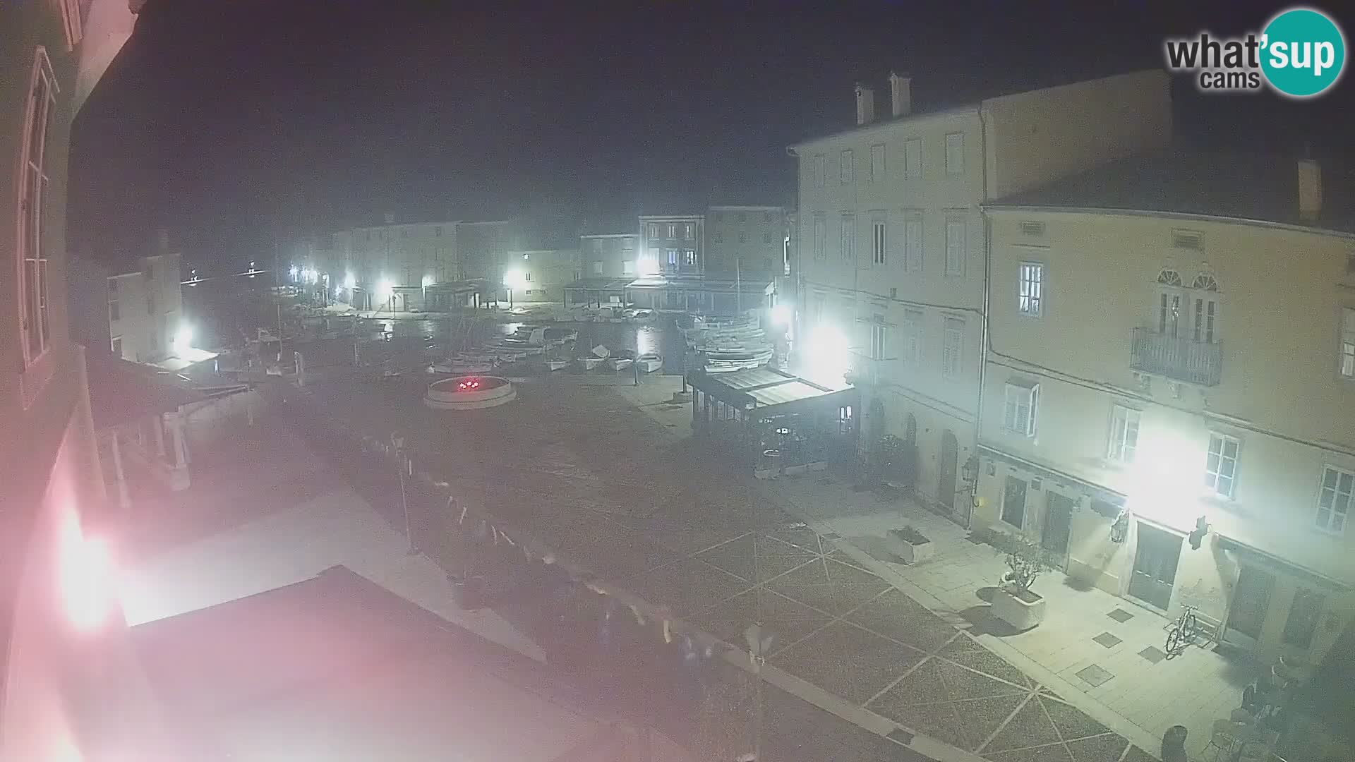 LIVE cam Cres city – place principale et “mandrač” – île de Cres – Croatie