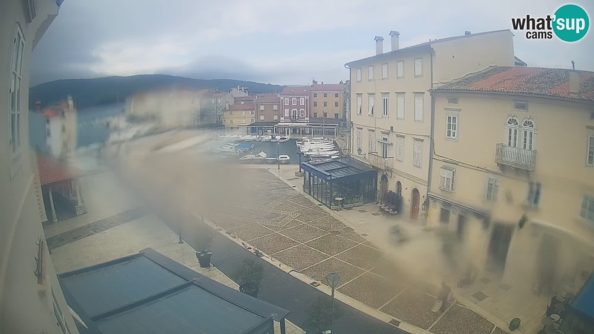 LIVE cam Cres Stadt – Hauptplatz und “mandrač” – Cres Insel – Kroatien