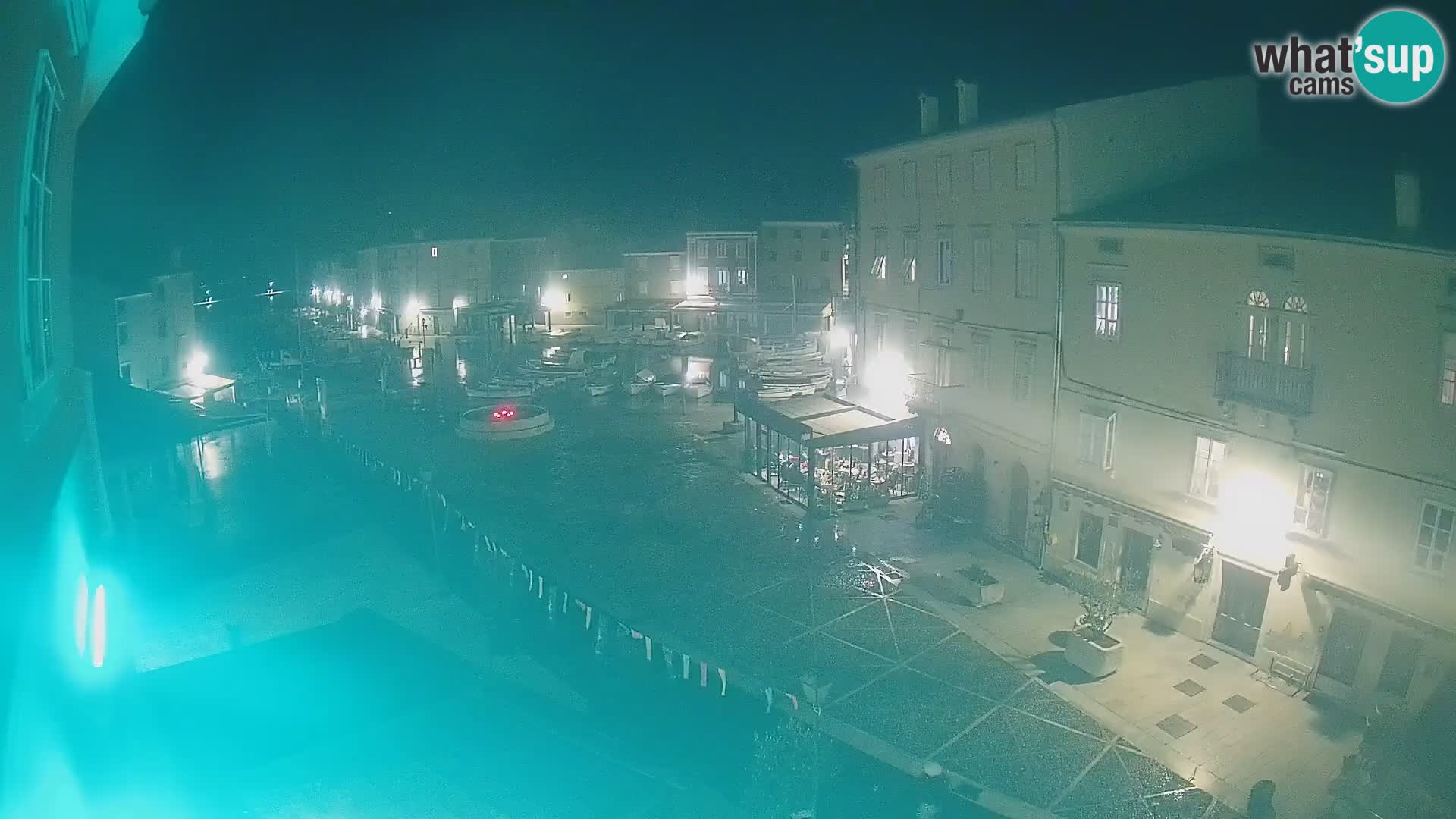 Cámara en vivo ciudad de Cres – plaza principal y “mandrač” – isla de Cres – Croacia