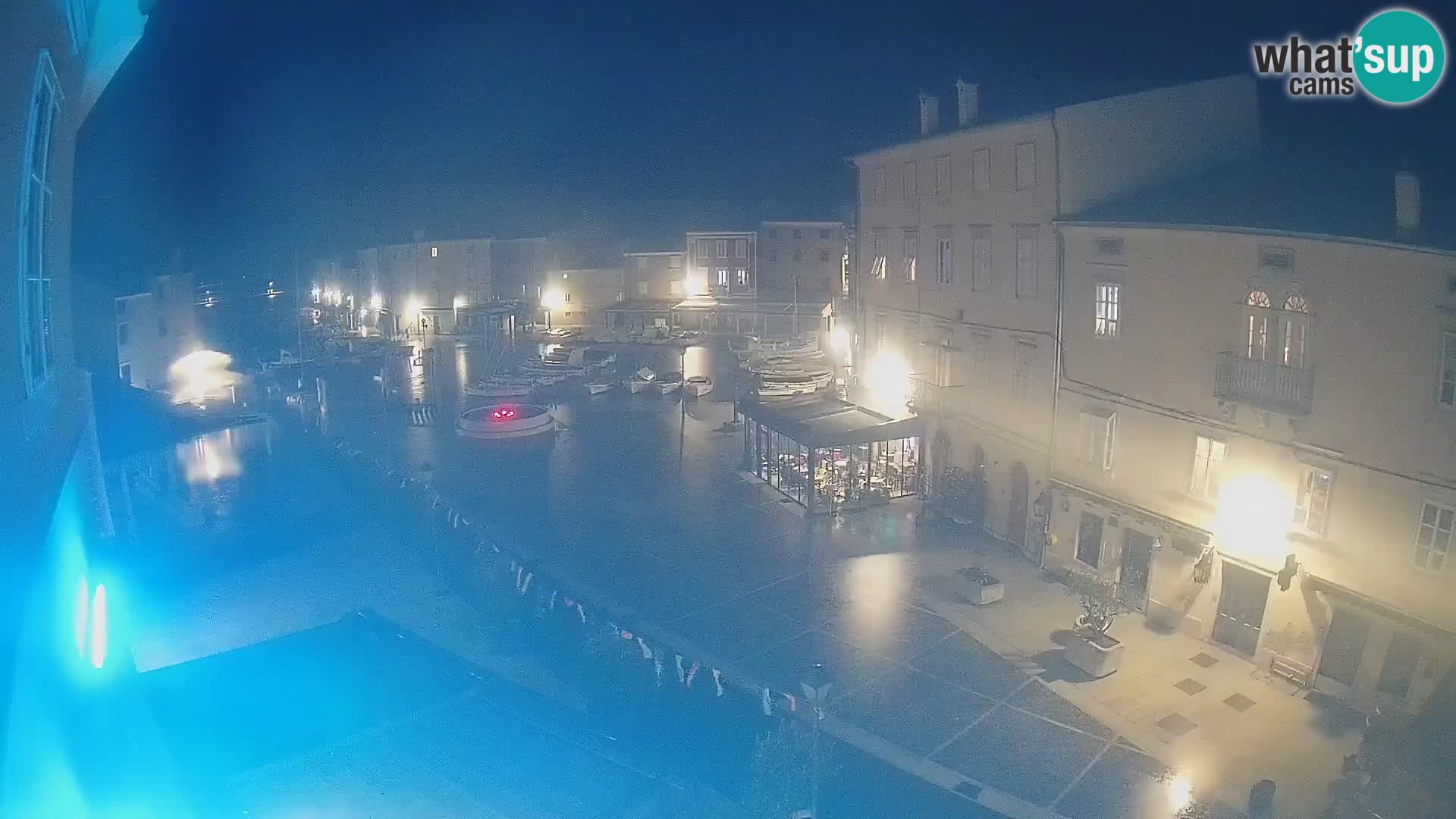 LIVE cam Cres city – place principale et “mandrač” – île de Cres – Croatie