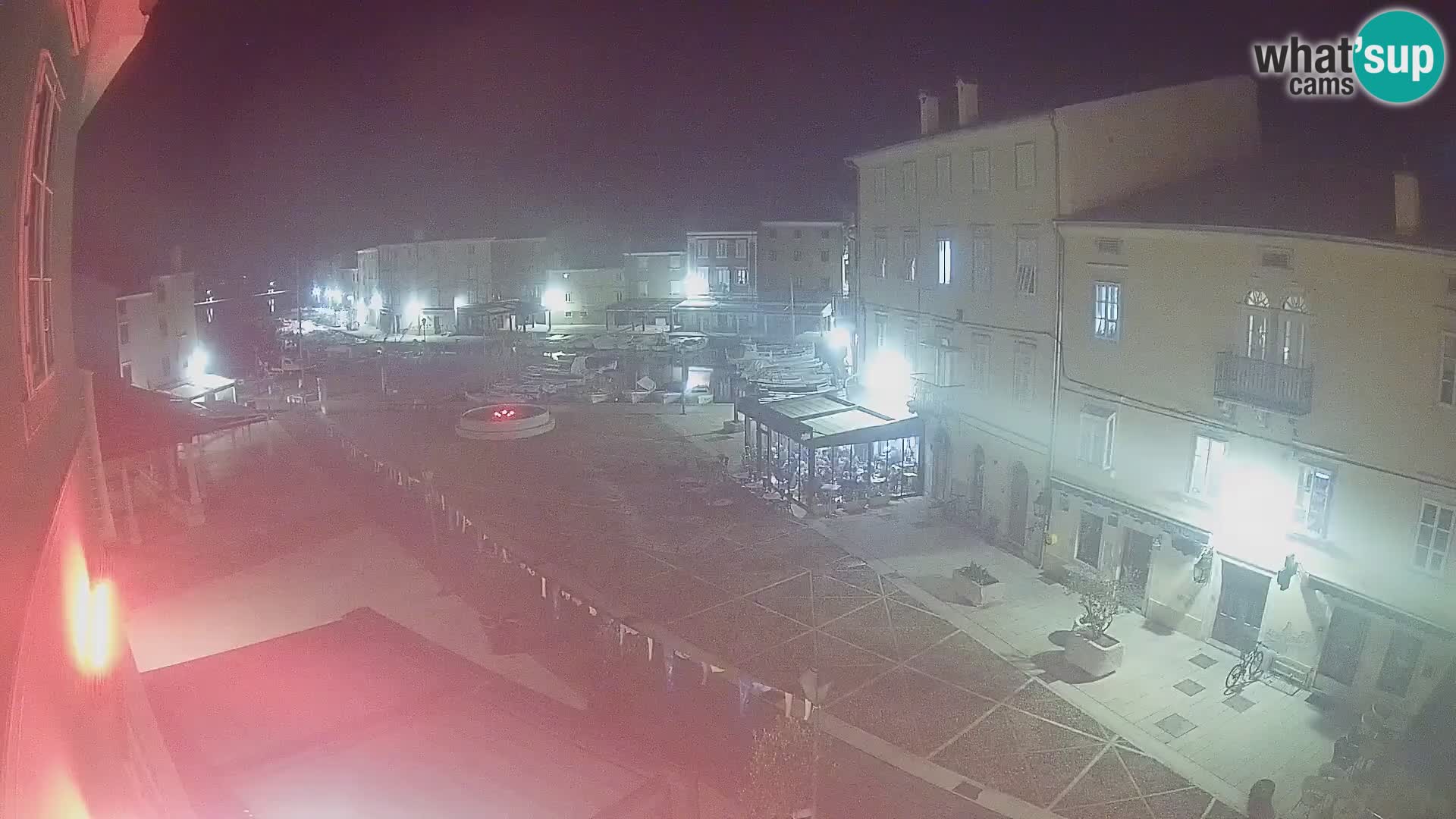 LIVE cam Cres city – place principale et “mandrač” – île de Cres – Croatie