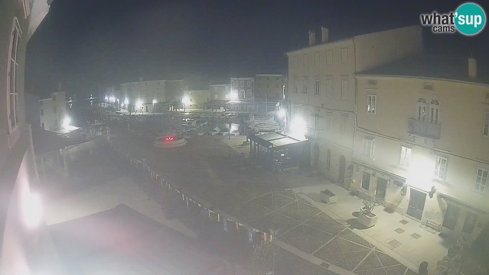 Kamera v ŽIVO Cres mesto – glavni trg in “mandrač” – otok Cres – Hrvaška