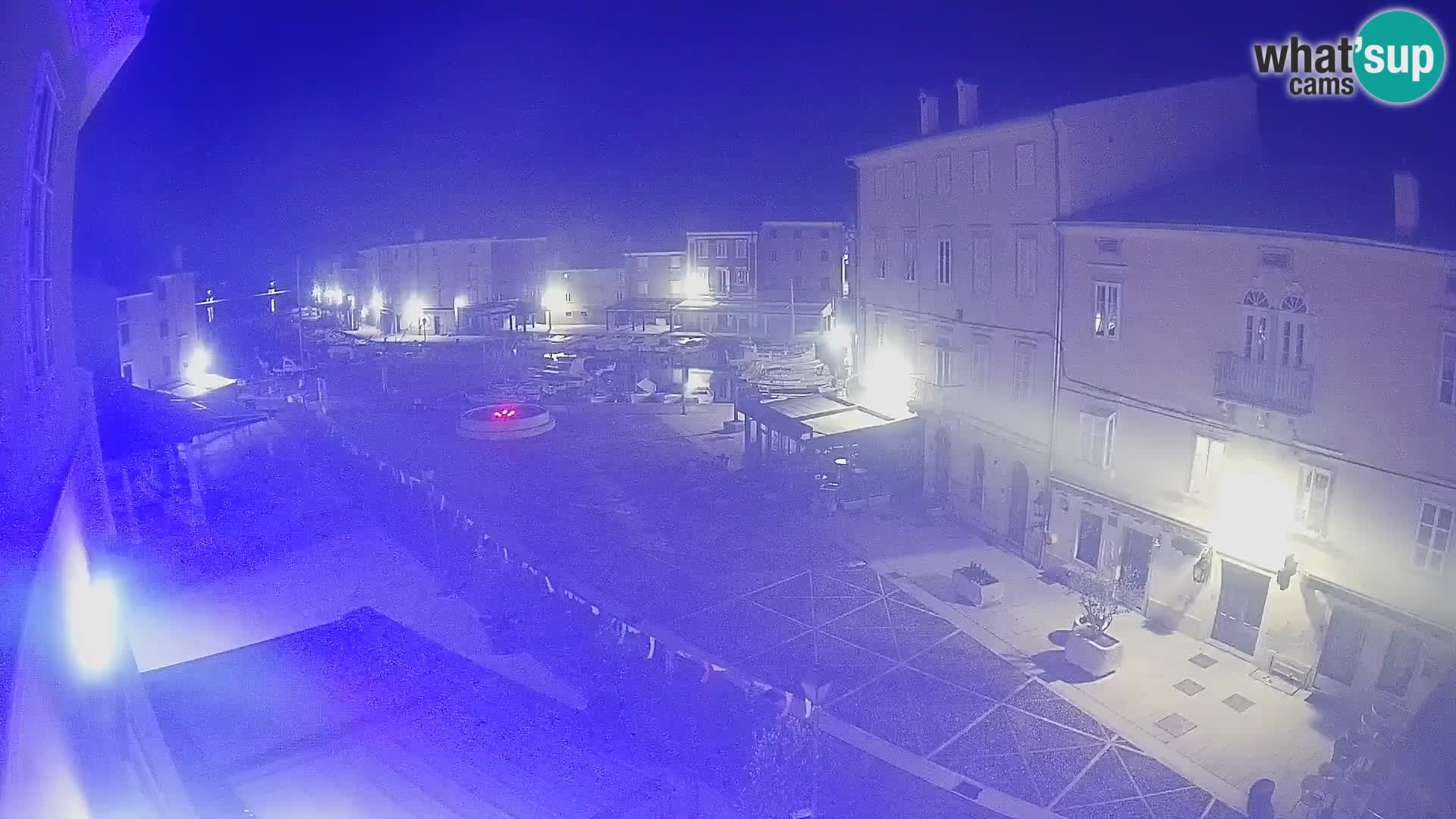 LIVE cam Cres Stadt – Hauptplatz und “mandrač” – Cres Insel – Kroatien