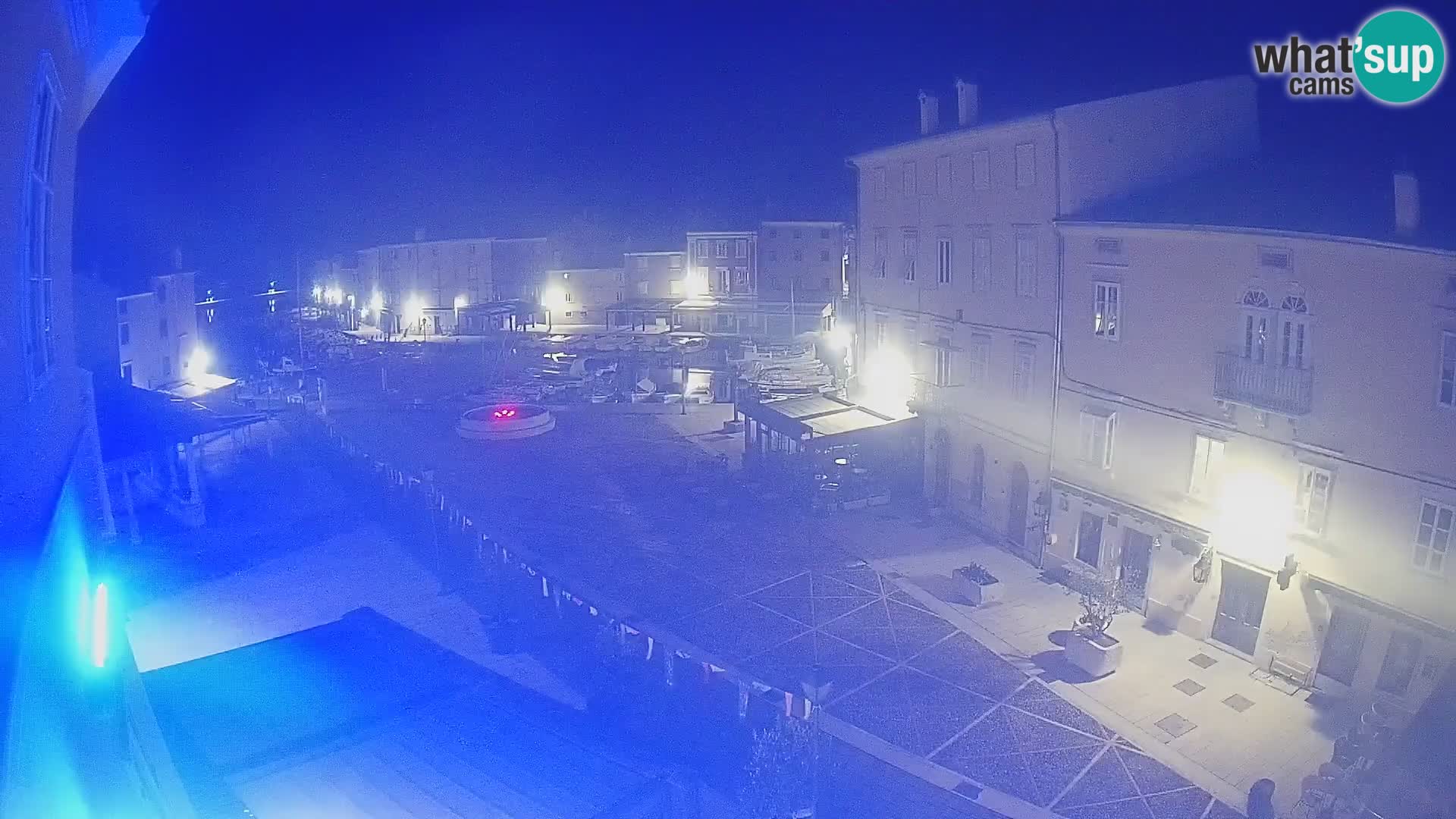 LIVE cam Cres city – place principale et « mandrač » – île de Cres – Croatie