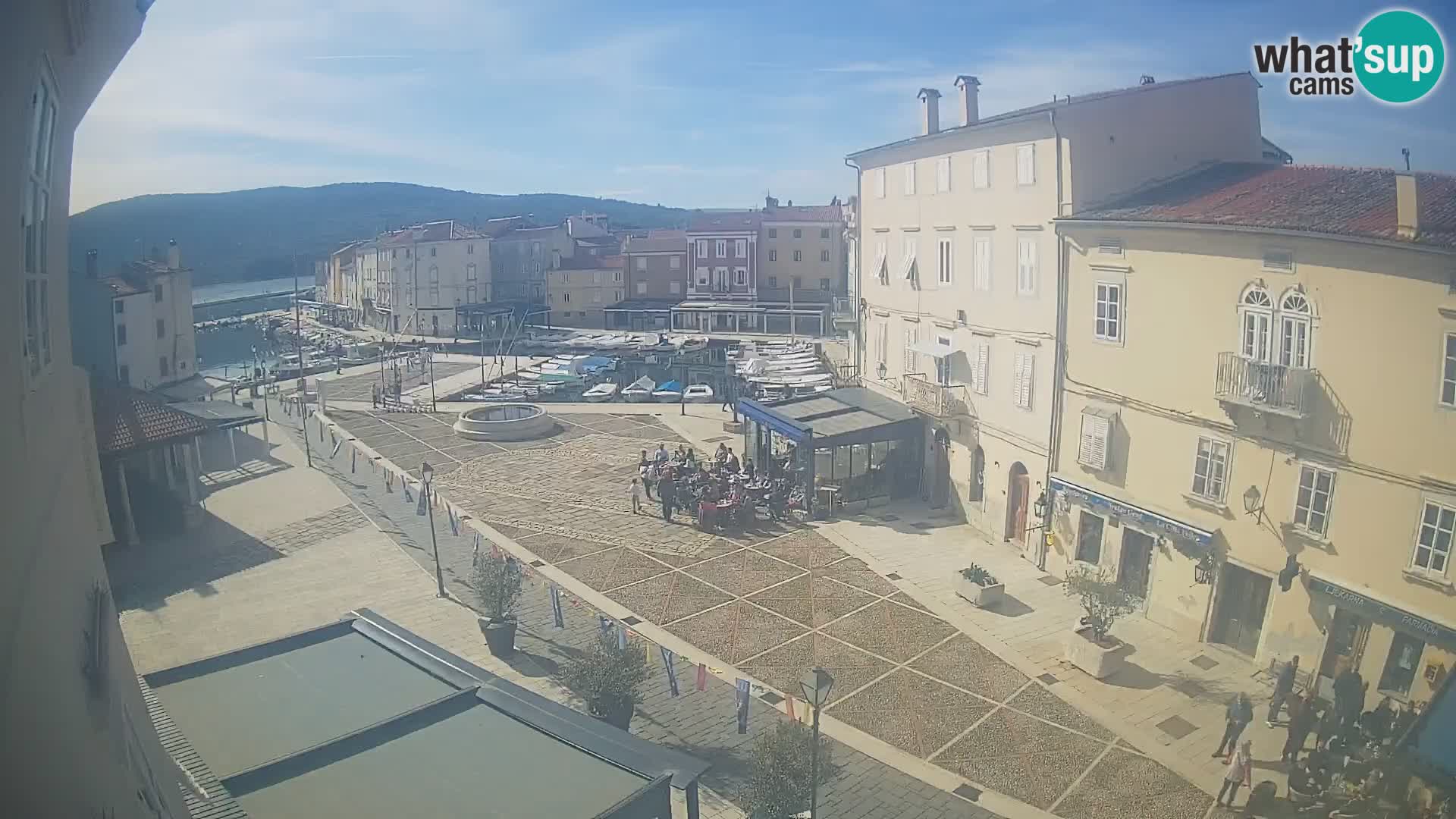 LIVE cam Cres city – place principale et « mandrač » – île de Cres – Croatie