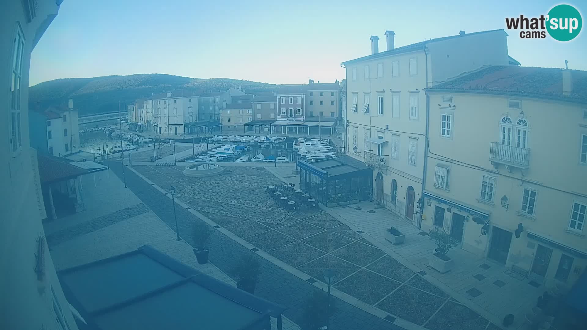LIVE cam Cres città – piazza principale e “mandrač” – isola di Cherso – Croazia