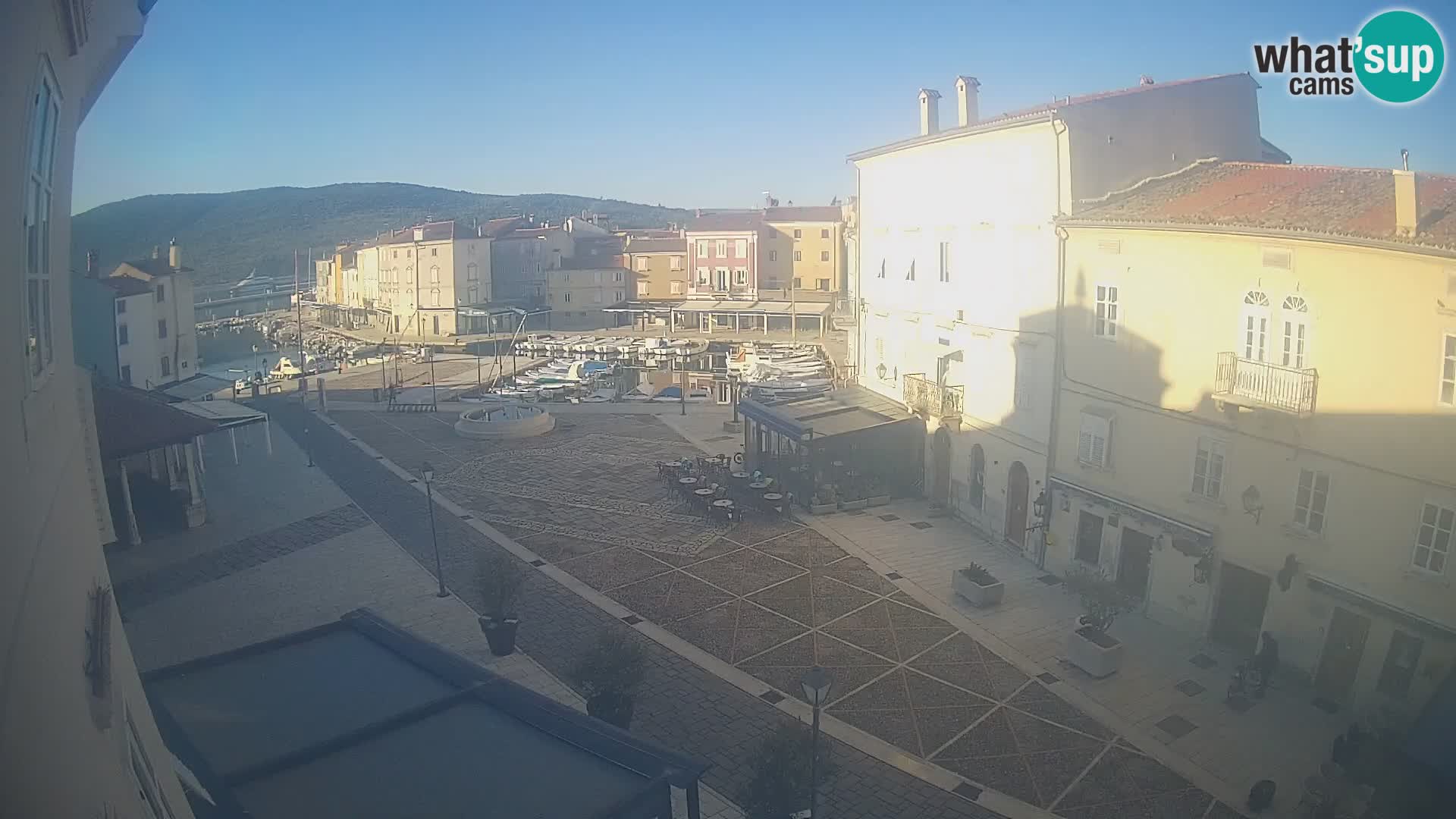 LIVE cam Cres città – piazza principale e “mandrač” – isola di Cherso – Croazia