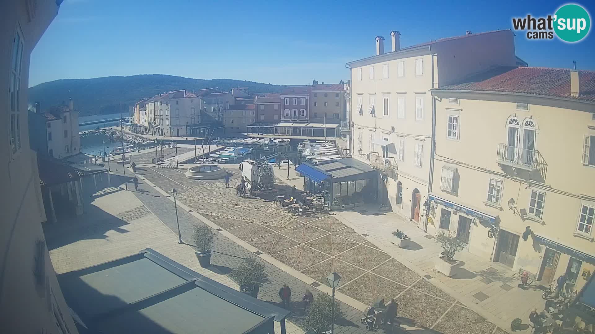 LIVE cam Cres città – piazza principale e “mandrač” – isola di Cherso – Croazia
