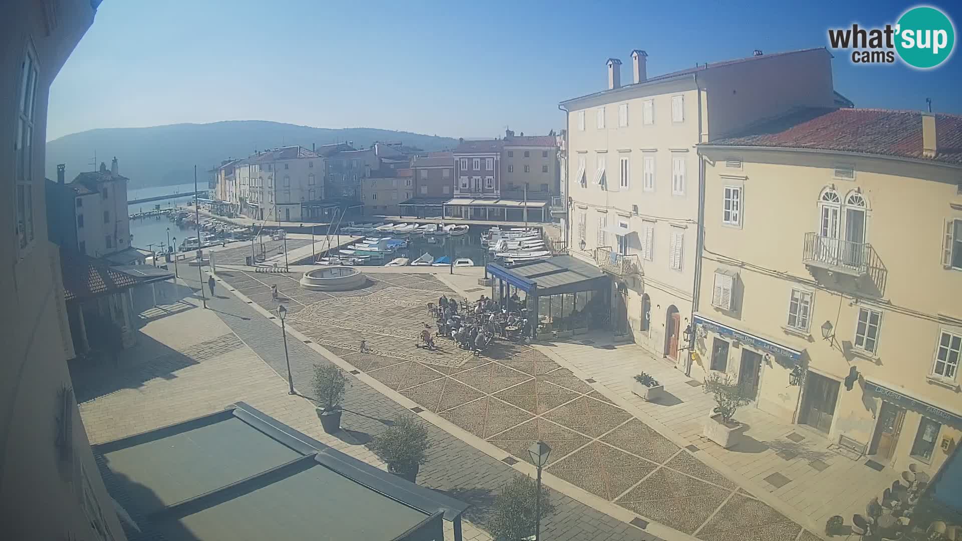 LIVE cam Cres Stadt – Hauptplatz und “mandrač” – Cres Insel – Kroatien