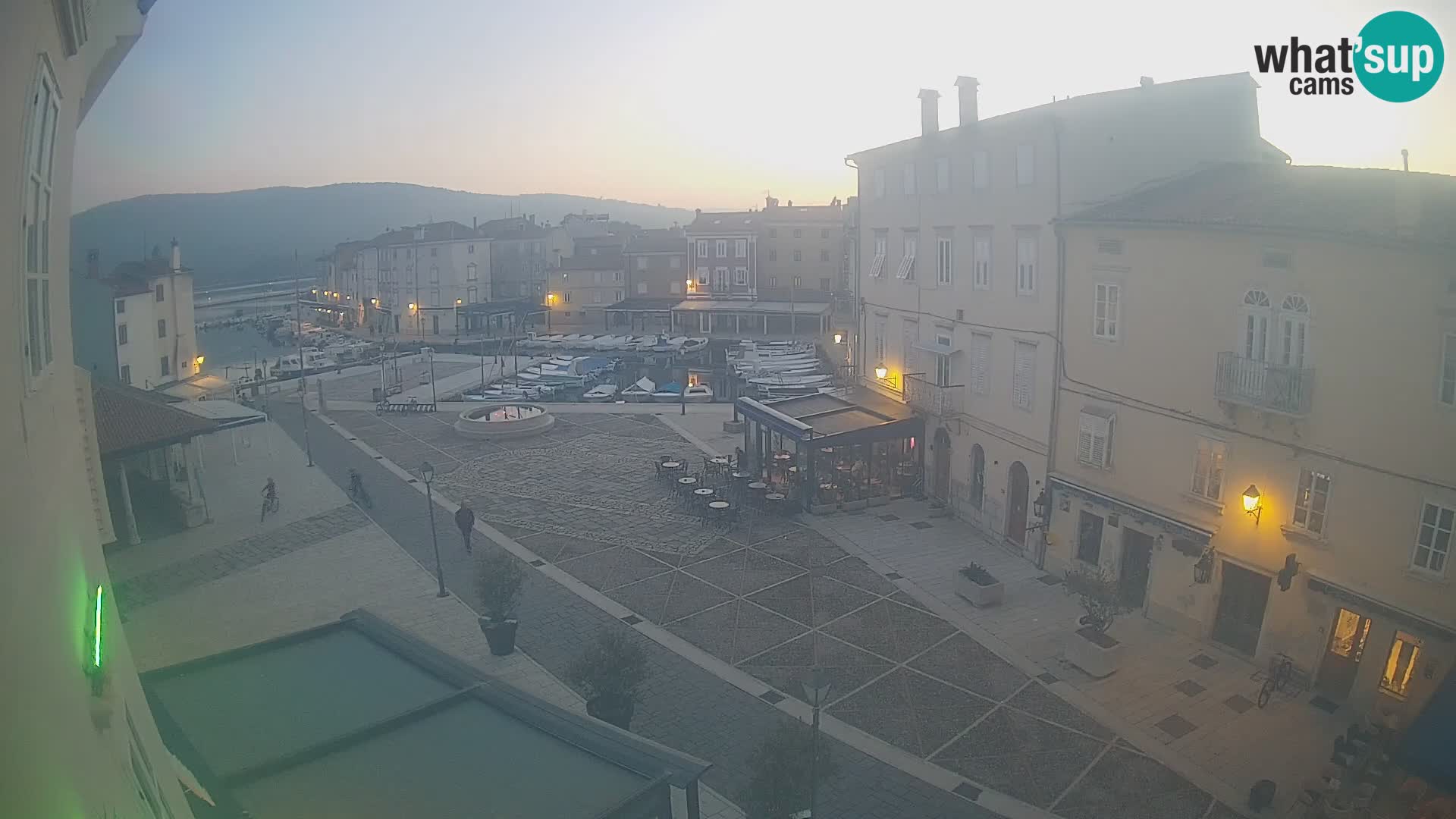 LIVE cam Cres città – piazza principale e “mandrač” – isola di Cherso – Croazia