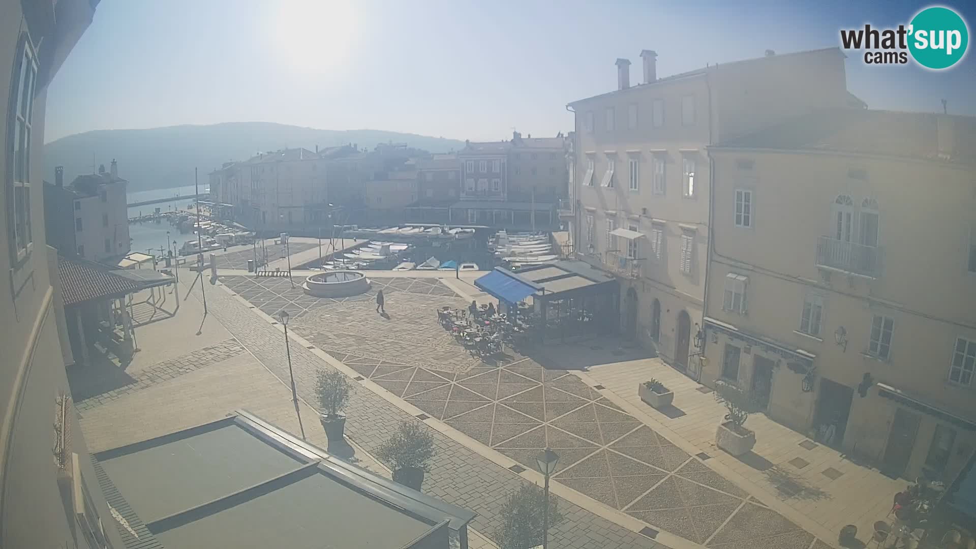 LIVE cam Cres Stadt – Hauptplatz und “mandrač” – Cres Insel – Kroatien