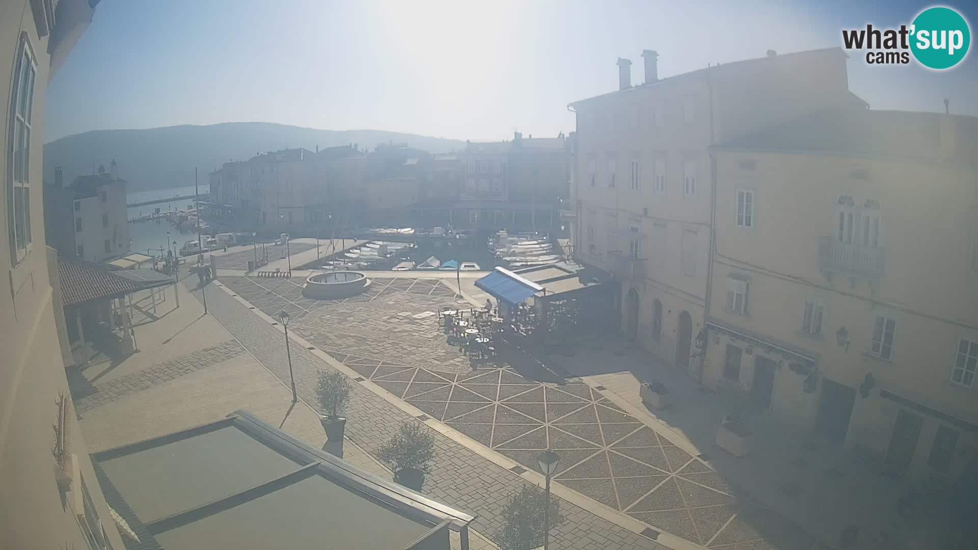 LIVE cam Cres Stadt – Hauptplatz und “mandrač” – Cres Insel – Kroatien