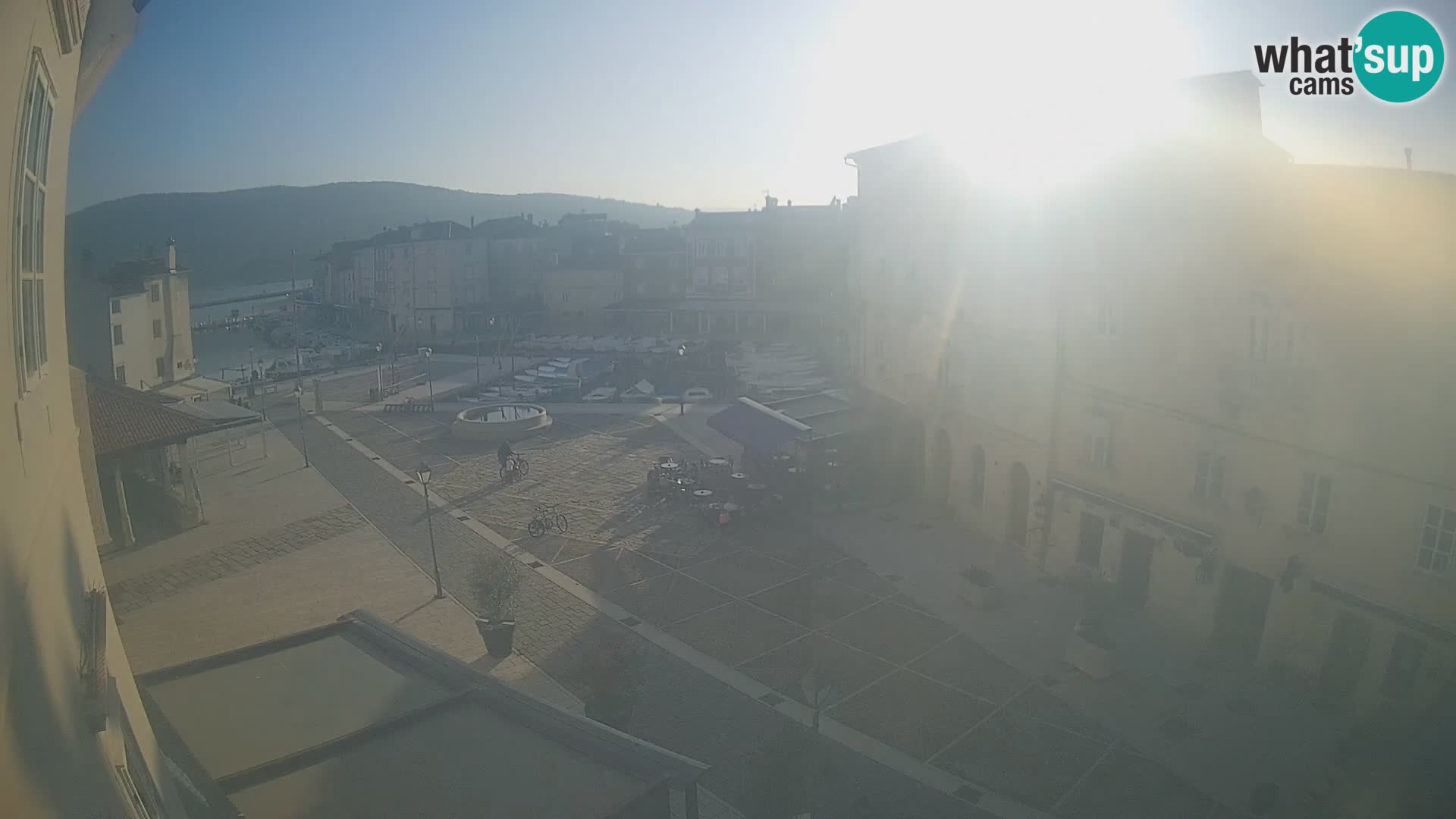 Cámara en vivo ciudad de Cres – plaza principal y “mandrač” – isla de Cres – Croacia