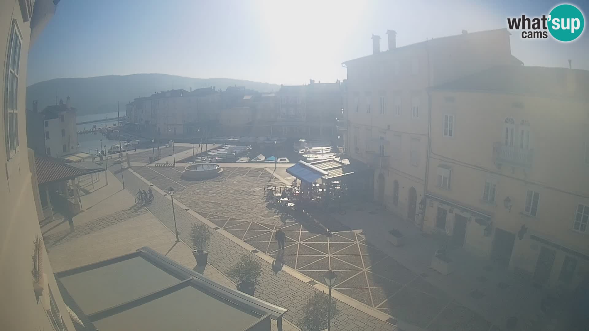 LIVE cam Cres Stadt – Hauptplatz und “mandrač” – Cres Insel – Kroatien