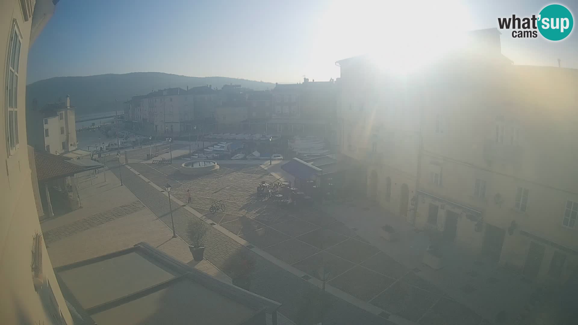 Cámara en vivo ciudad de Cres – plaza principal y “mandrač” – isla de Cres – Croacia