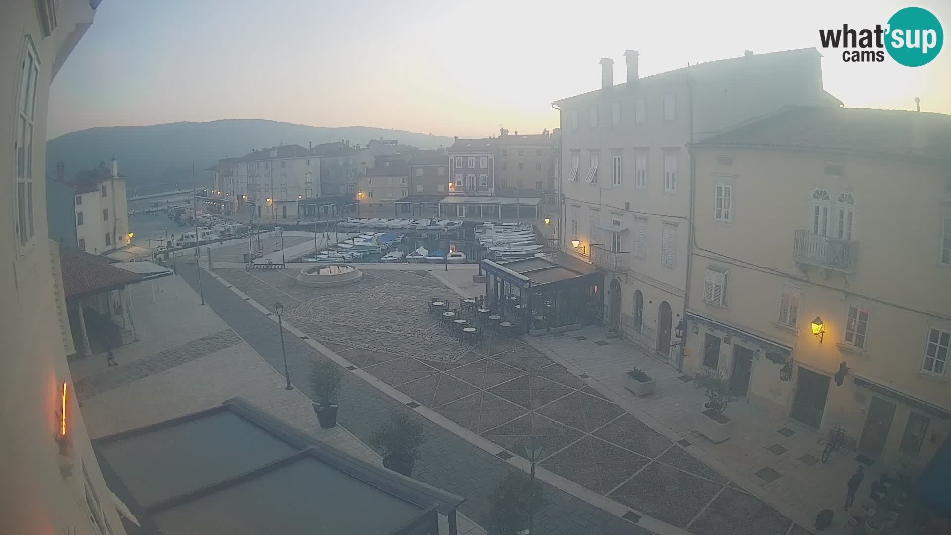 LIVE cam Cres Stadt – Hauptplatz und “mandrač” – Cres Insel – Kroatien
