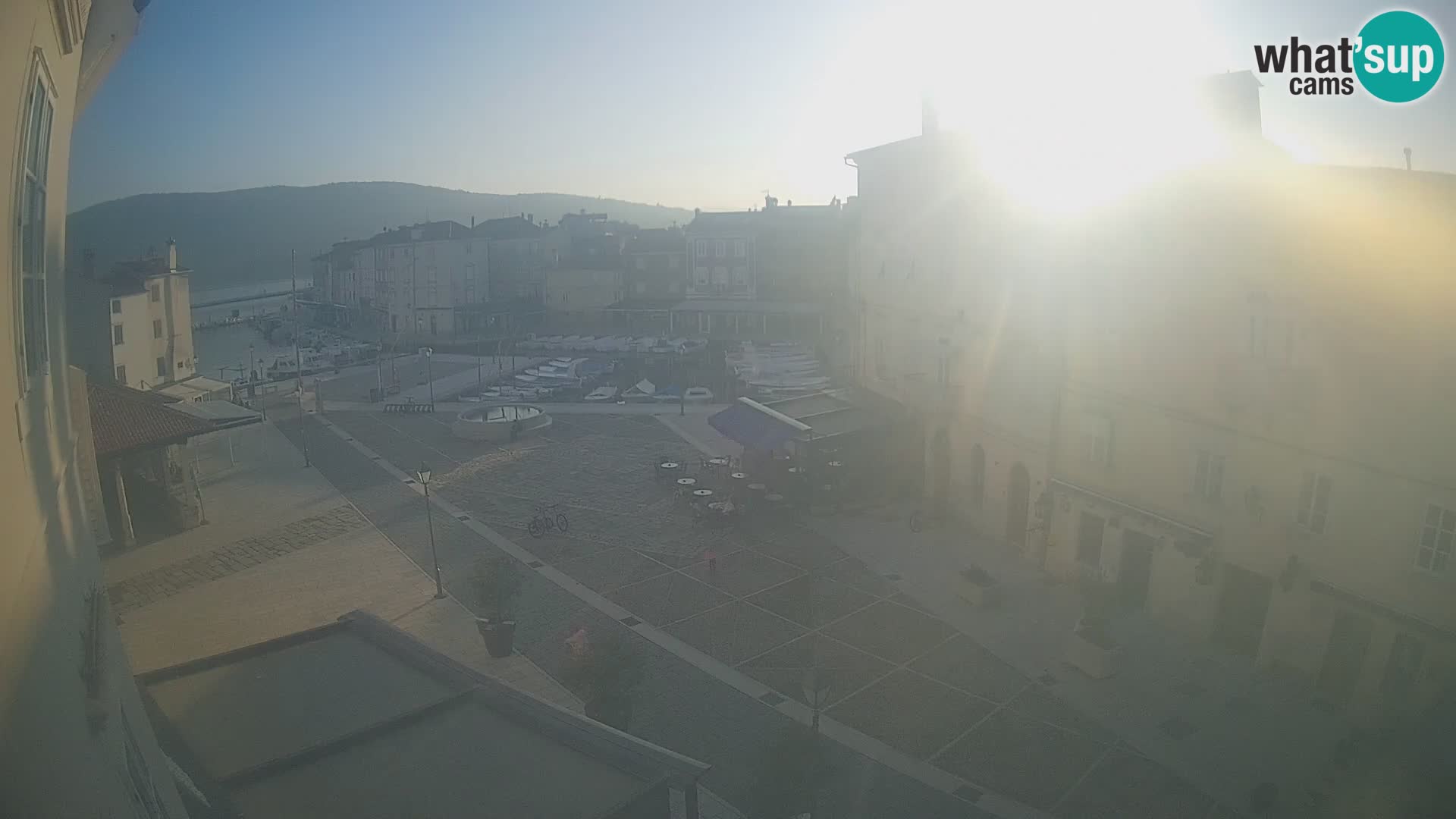 LIVE cam Cres city – place principale et “mandrač” – île de Cres – Croatie