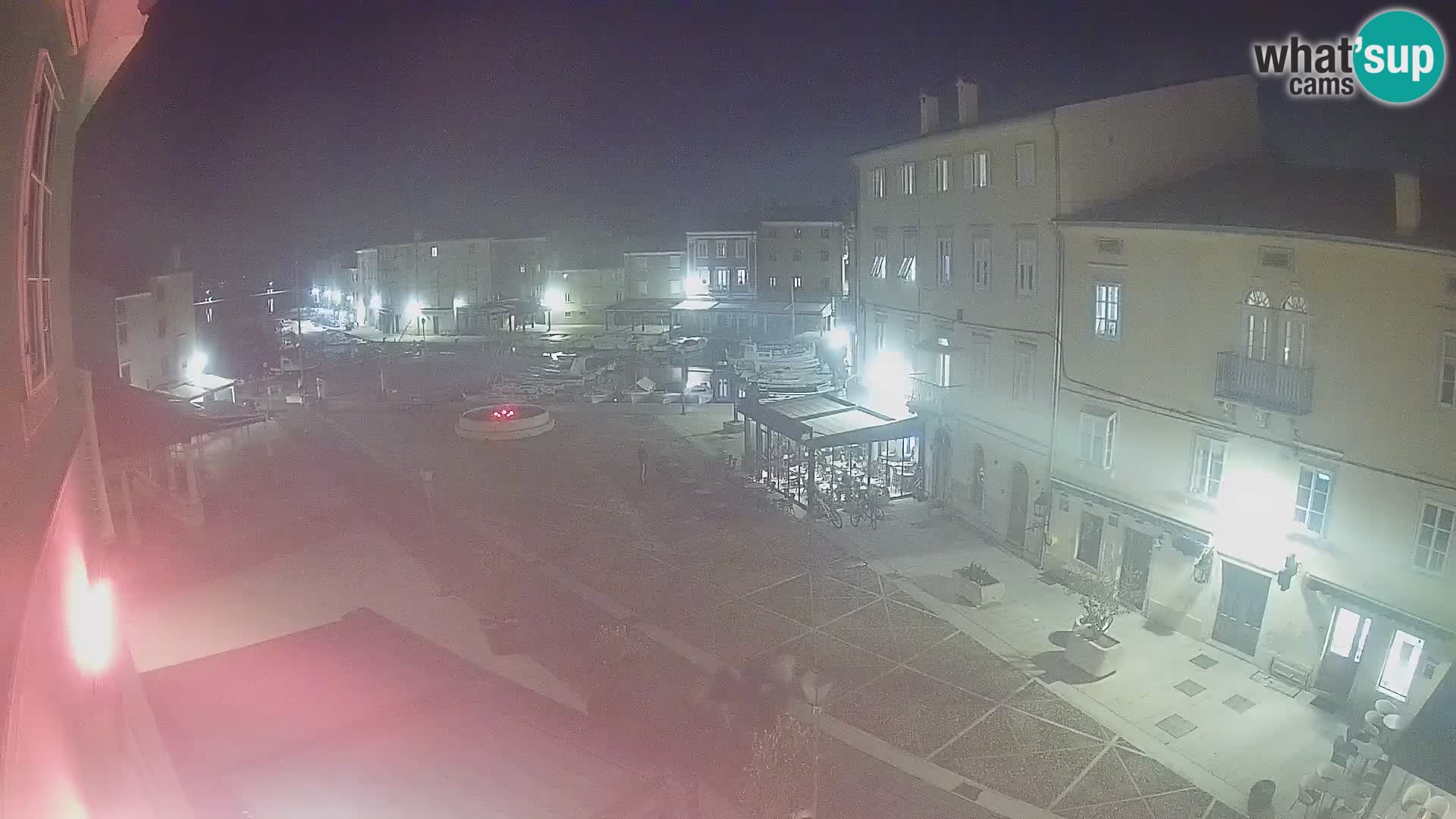 Kamera v ŽIVO Cres mesto – glavni trg in “mandrač” – otok Cres – Hrvaška