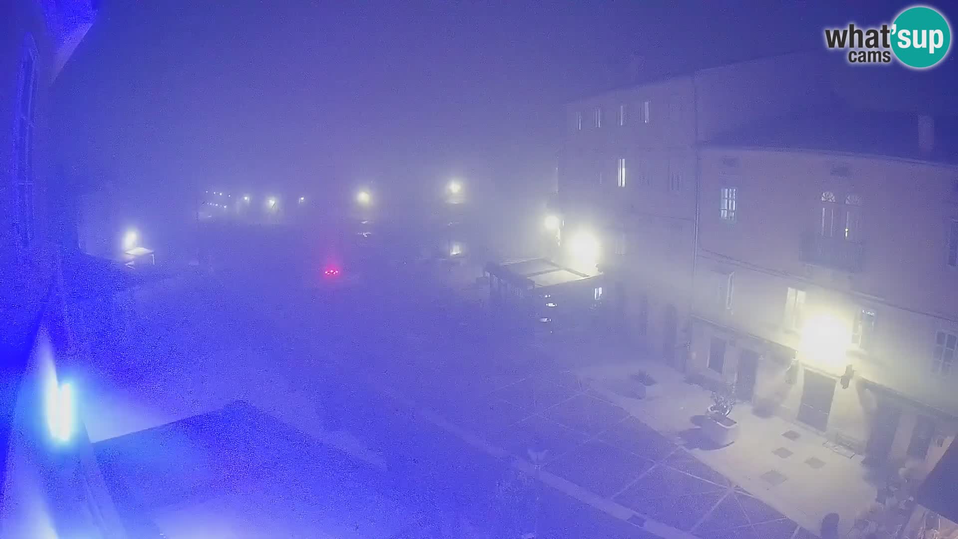 V ŽIVO spletna kamera Cres mesto – glavni trg in “mandrač” – otok Cres – Hrvaška