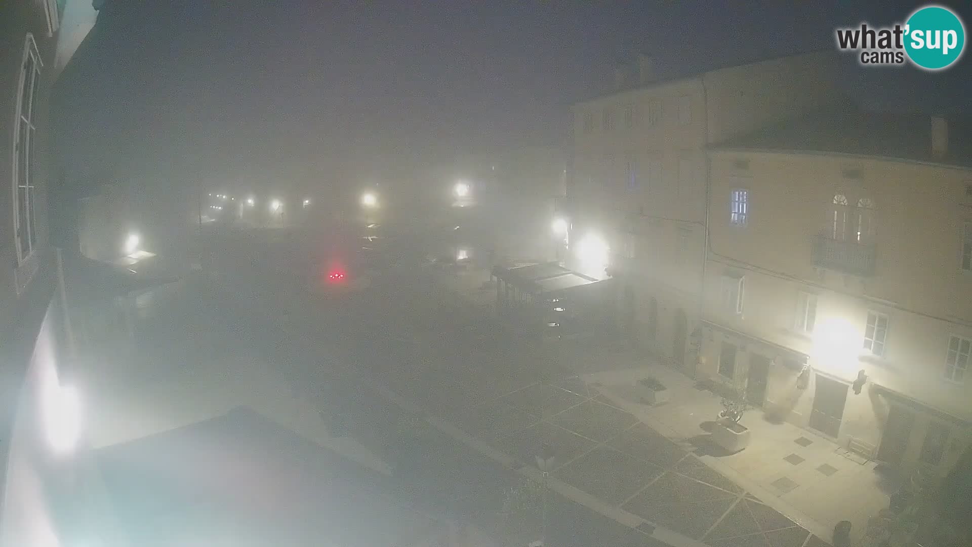 V ŽIVO spletna kamera Cres mesto – glavni trg in “mandrač” – otok Cres – Hrvaška