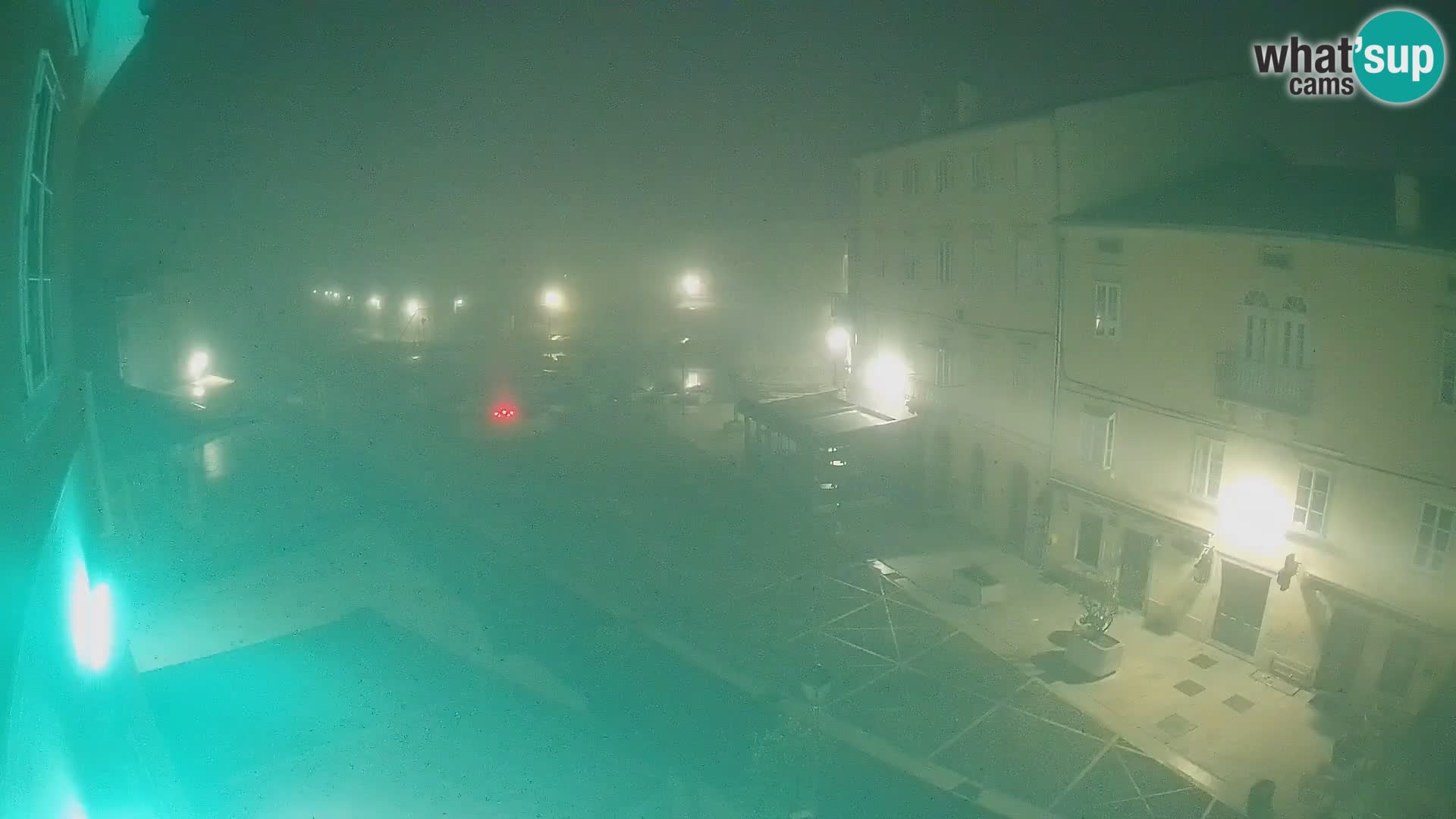 V ŽIVO spletna kamera Cres mesto – glavni trg in “mandrač” – otok Cres – Hrvaška