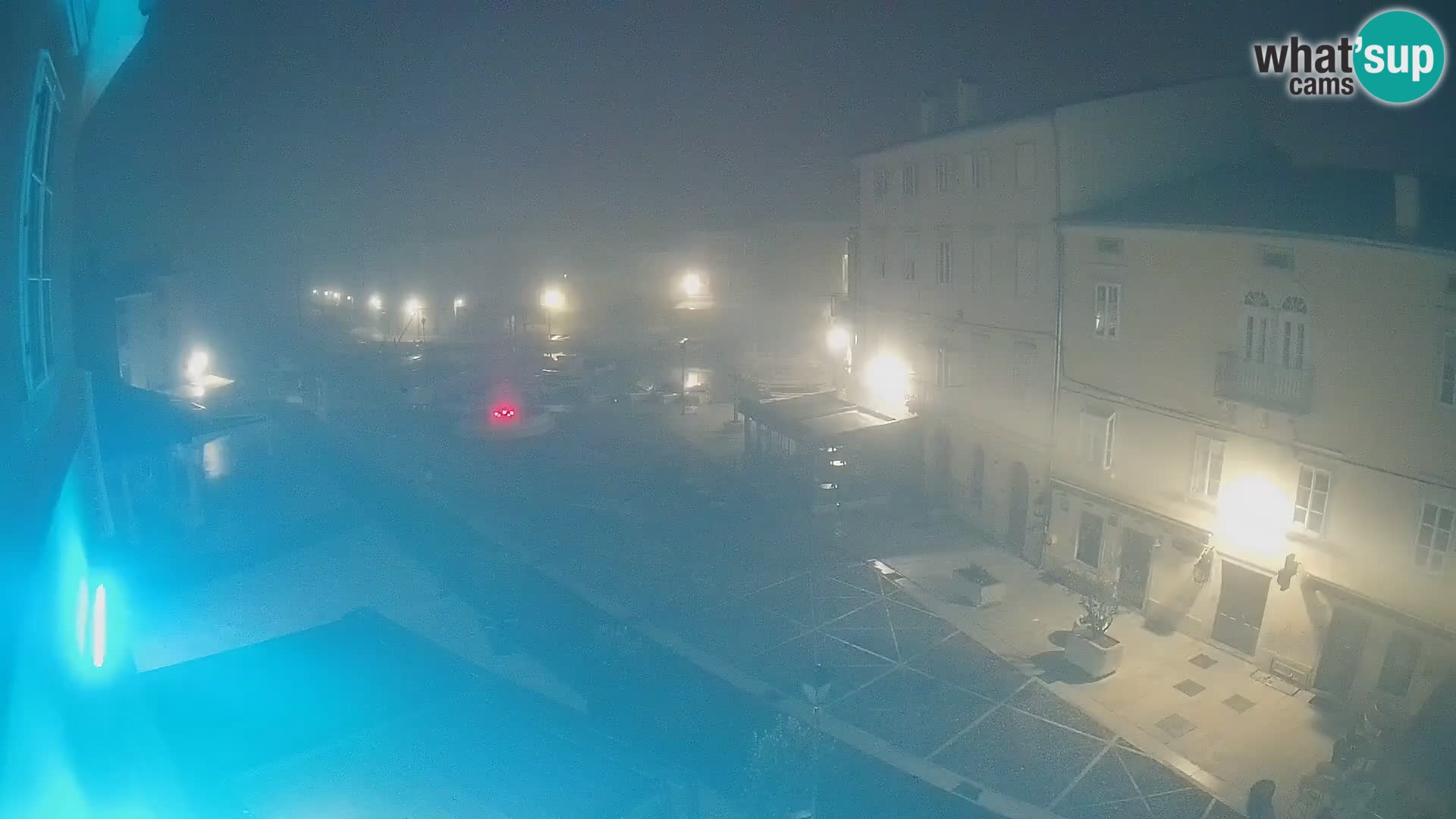 V ŽIVO spletna kamera Cres mesto – glavni trg in “mandrač” – otok Cres – Hrvaška