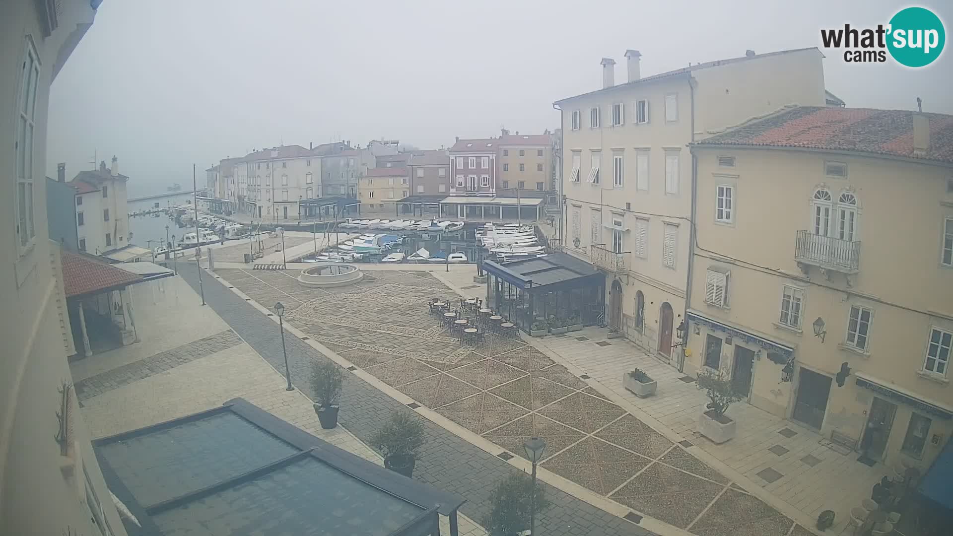 LIVE cam Cres city – place principale et “mandrač” – île de Cres – Croatie