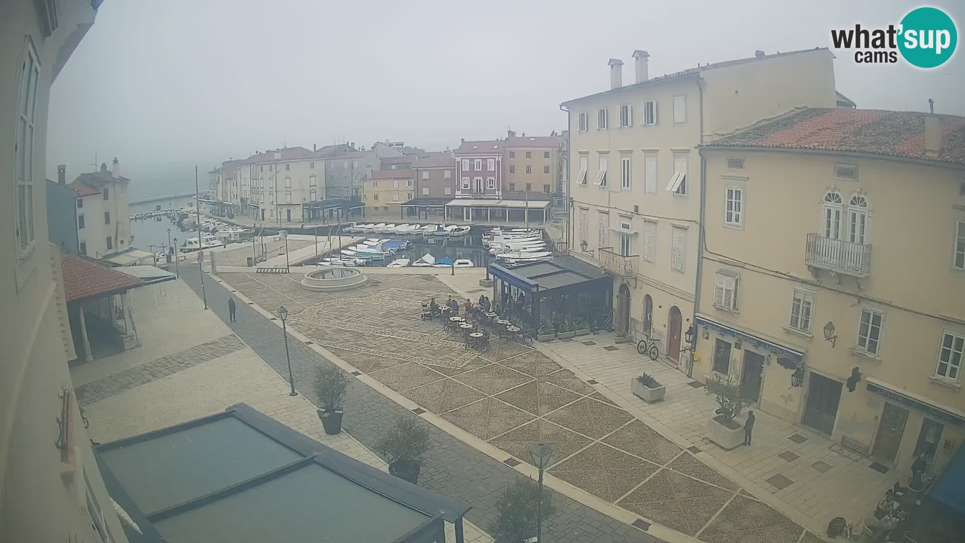 Cámara en vivo ciudad de Cres – plaza principal y “mandrač” – isla de Cres – Croacia