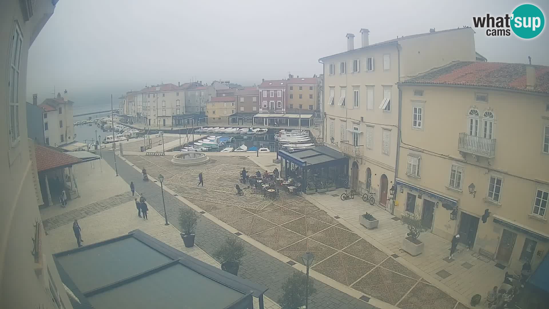 Kamera v ŽIVO Cres mesto – glavni trg in “mandrač” – otok Cres – Hrvaška