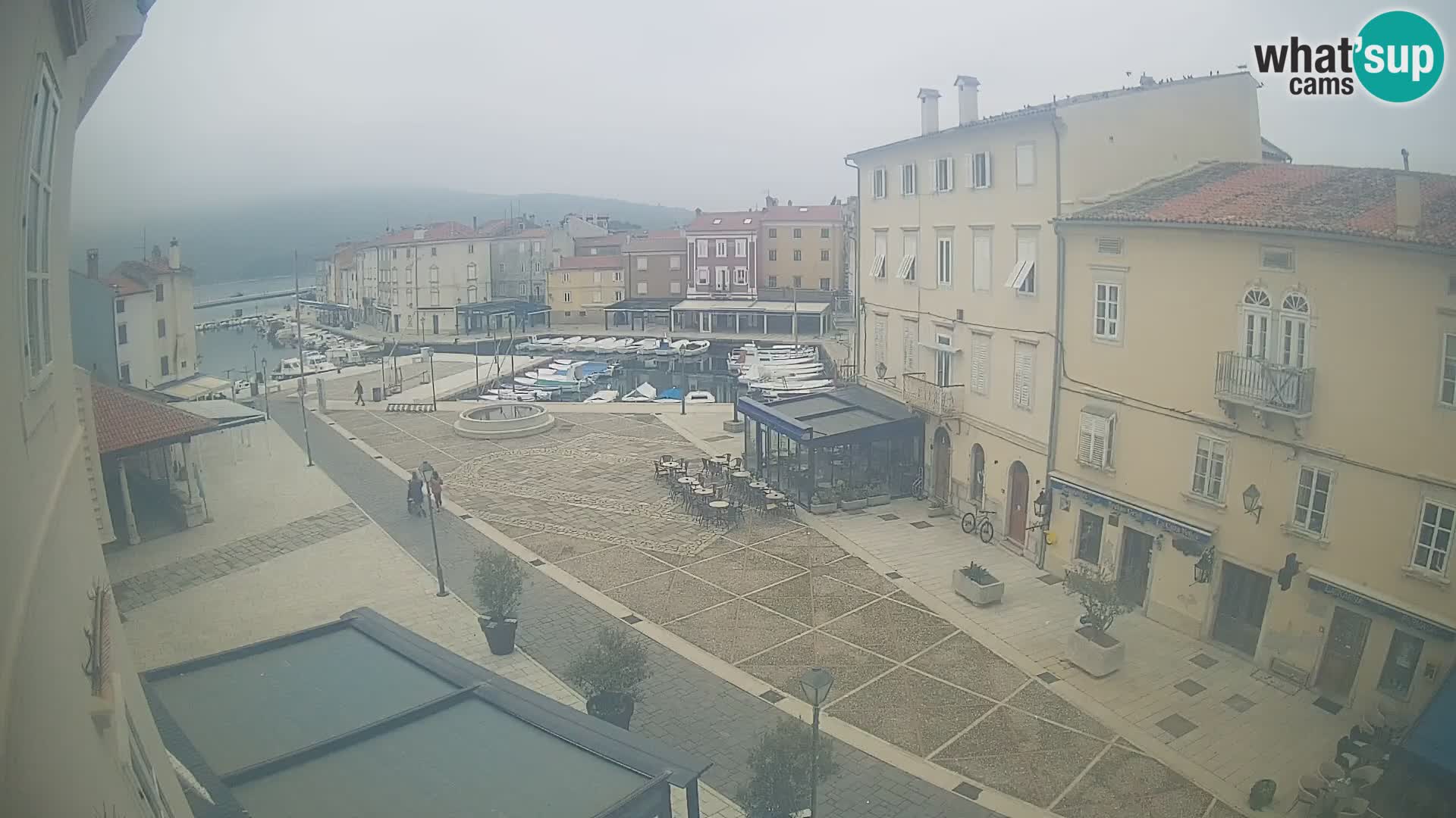 LIVE cam Cres city – place principale et « mandrač » – île de Cres – Croatie