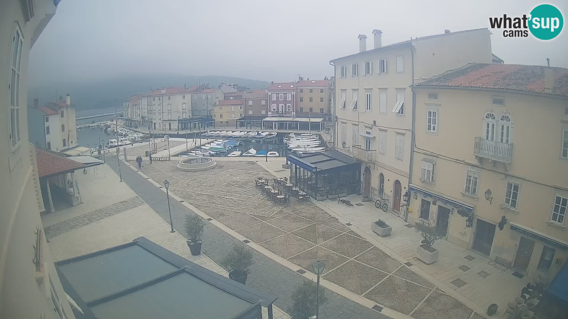 Cámara en vivo ciudad de Cres – plaza principal y “mandrač” – isla de Cres – Croacia