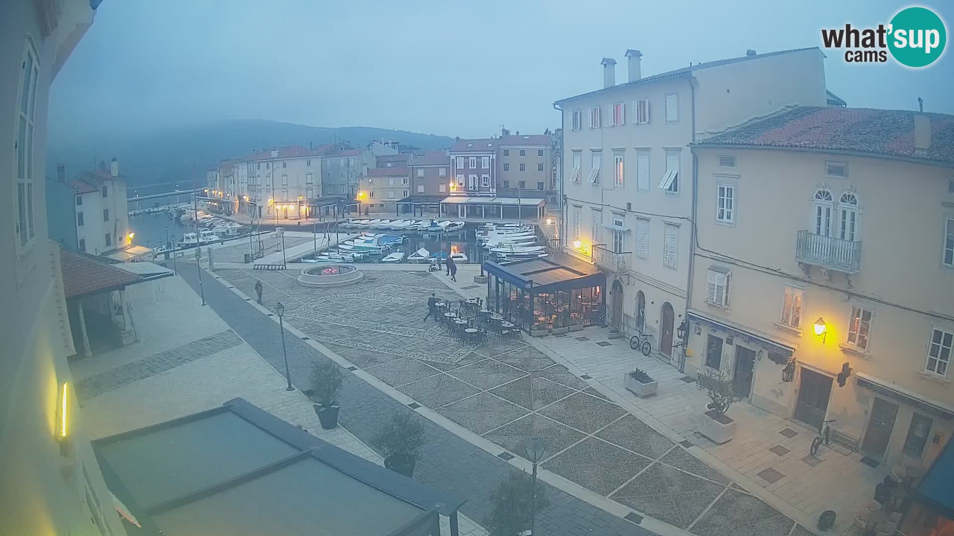LIVE cam Cres city – place principale et « mandrač » – île de Cres – Croatie