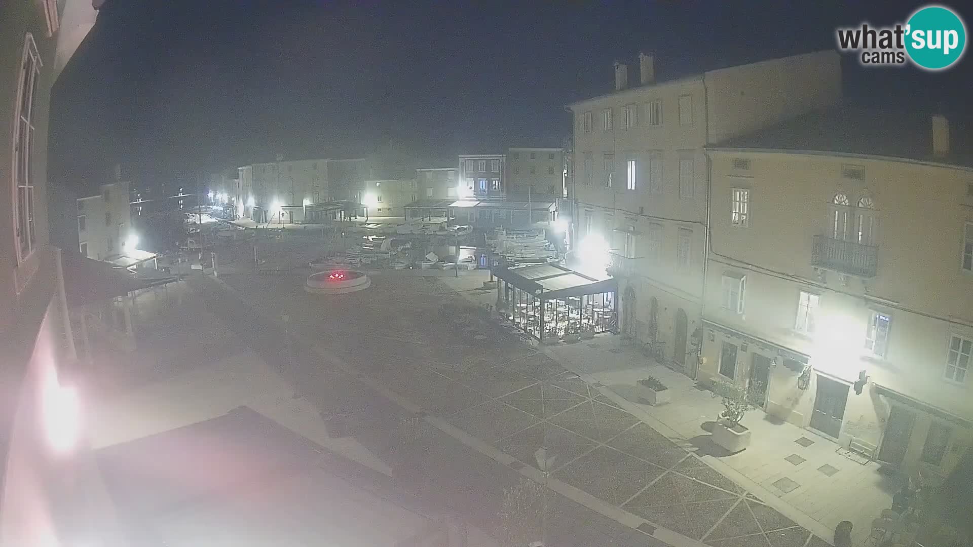 Cámara en vivo ciudad de Cres – plaza principal y “mandrač” – isla de Cres – Croacia