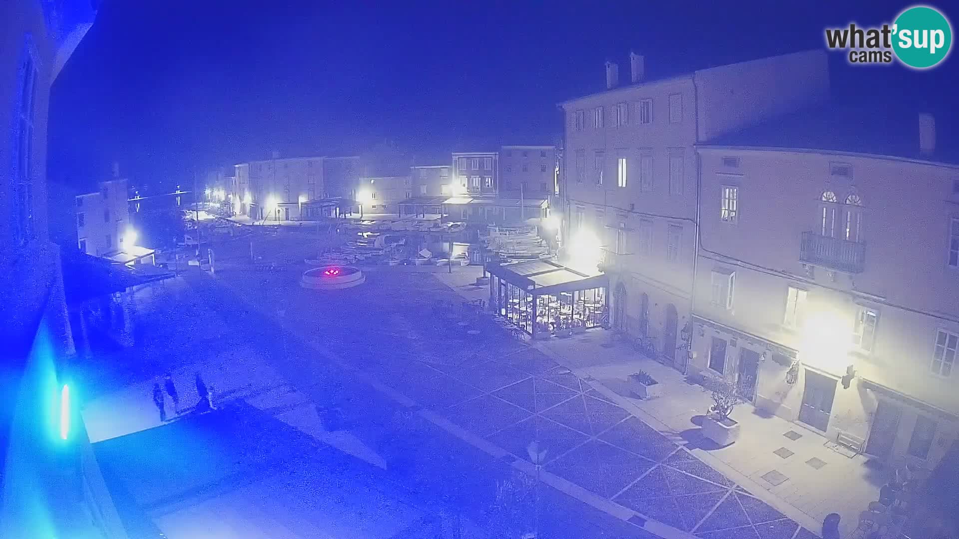 Cámara en vivo ciudad de Cres – plaza principal y “mandrač” – isla de Cres – Croacia