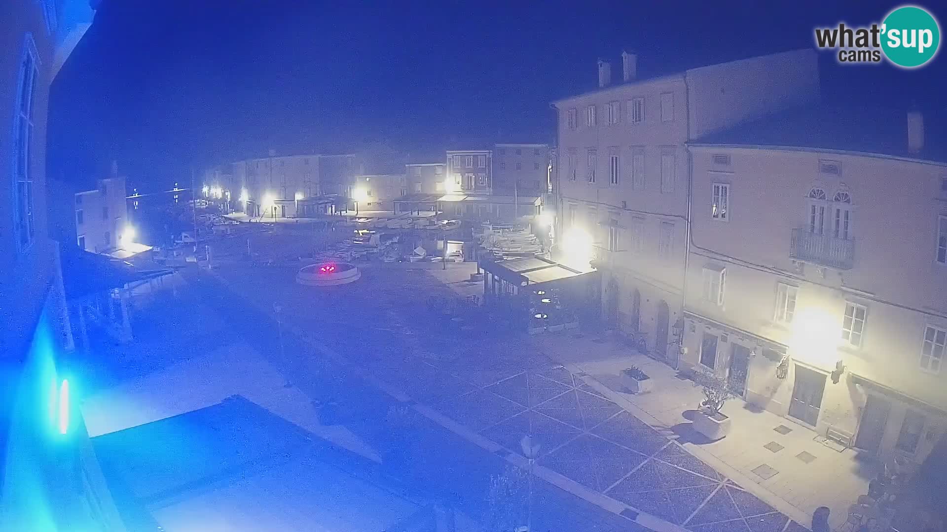 LIVE cam Cres city – place principale et « mandrač » – île de Cres – Croatie