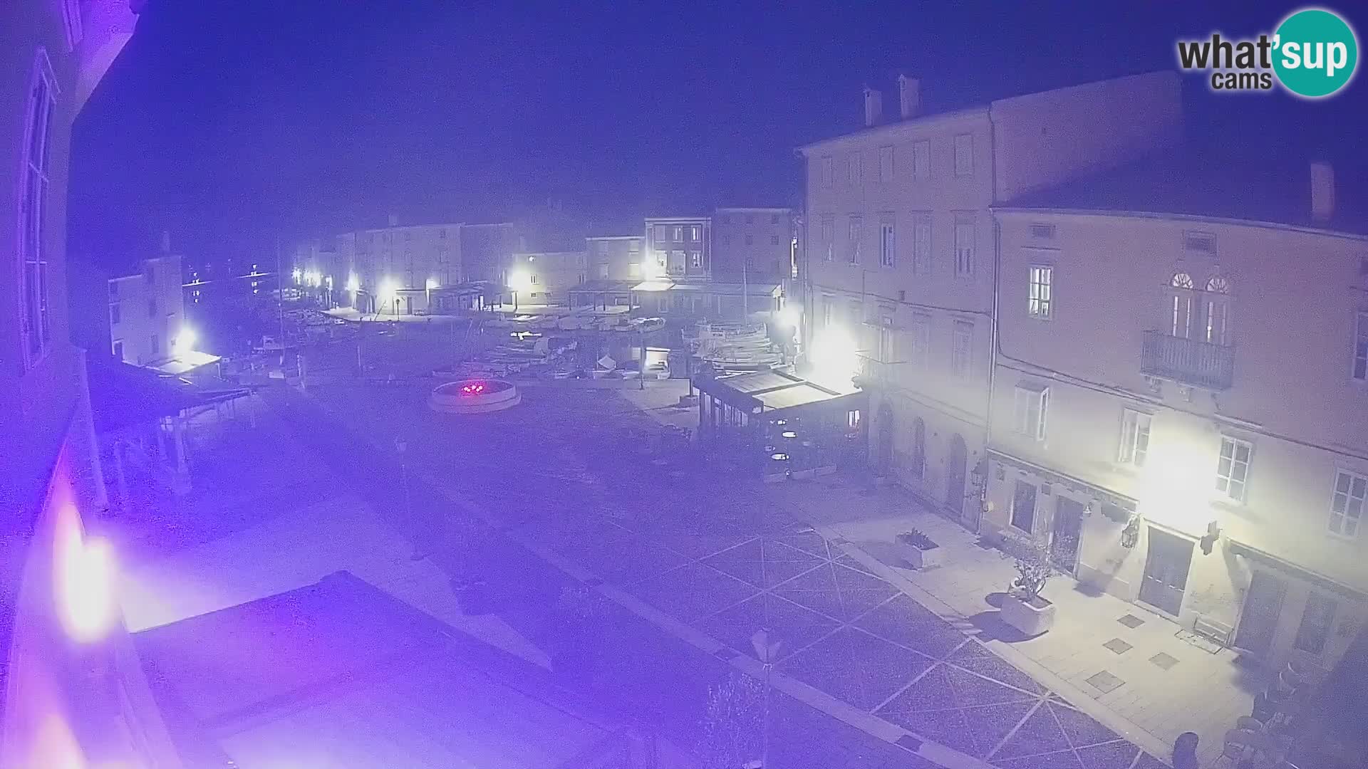 Cámara en vivo ciudad de Cres – plaza principal y “mandrač” – isla de Cres – Croacia