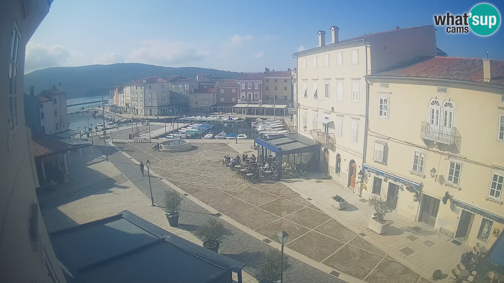 Cámara en vivo ciudad de Cres – plaza principal y “mandrač” – isla de Cres – Croacia