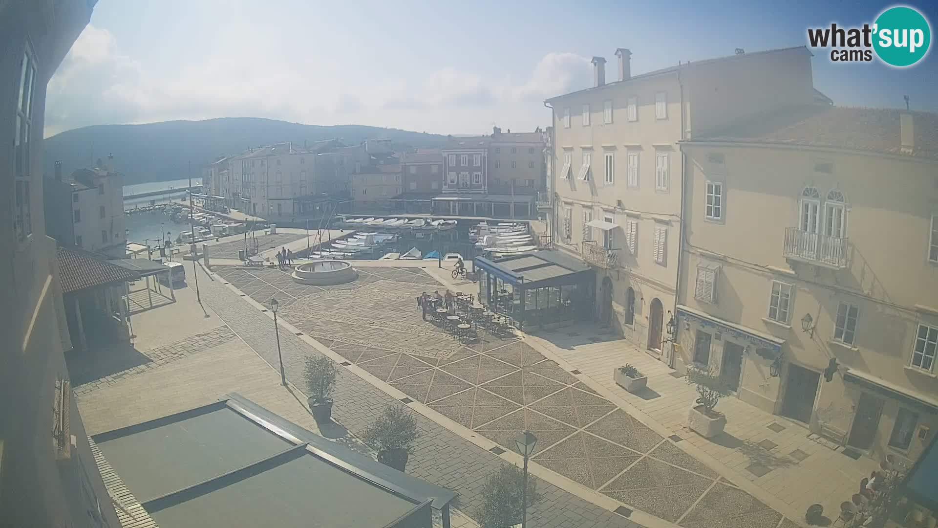 LIVE cam Cres città – piazza principale e “mandrač” – isola di Cherso – Croazia
