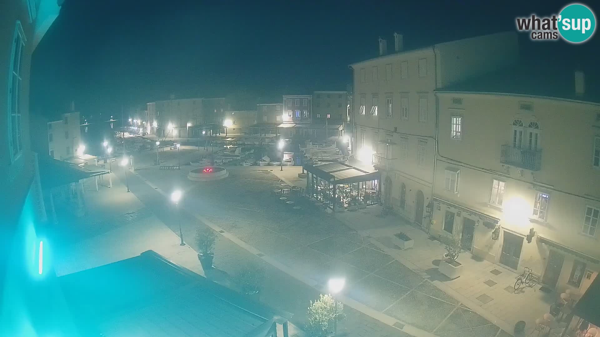 LIVE cam Cres city – place principale et “mandrač” – île de Cres – Croatie