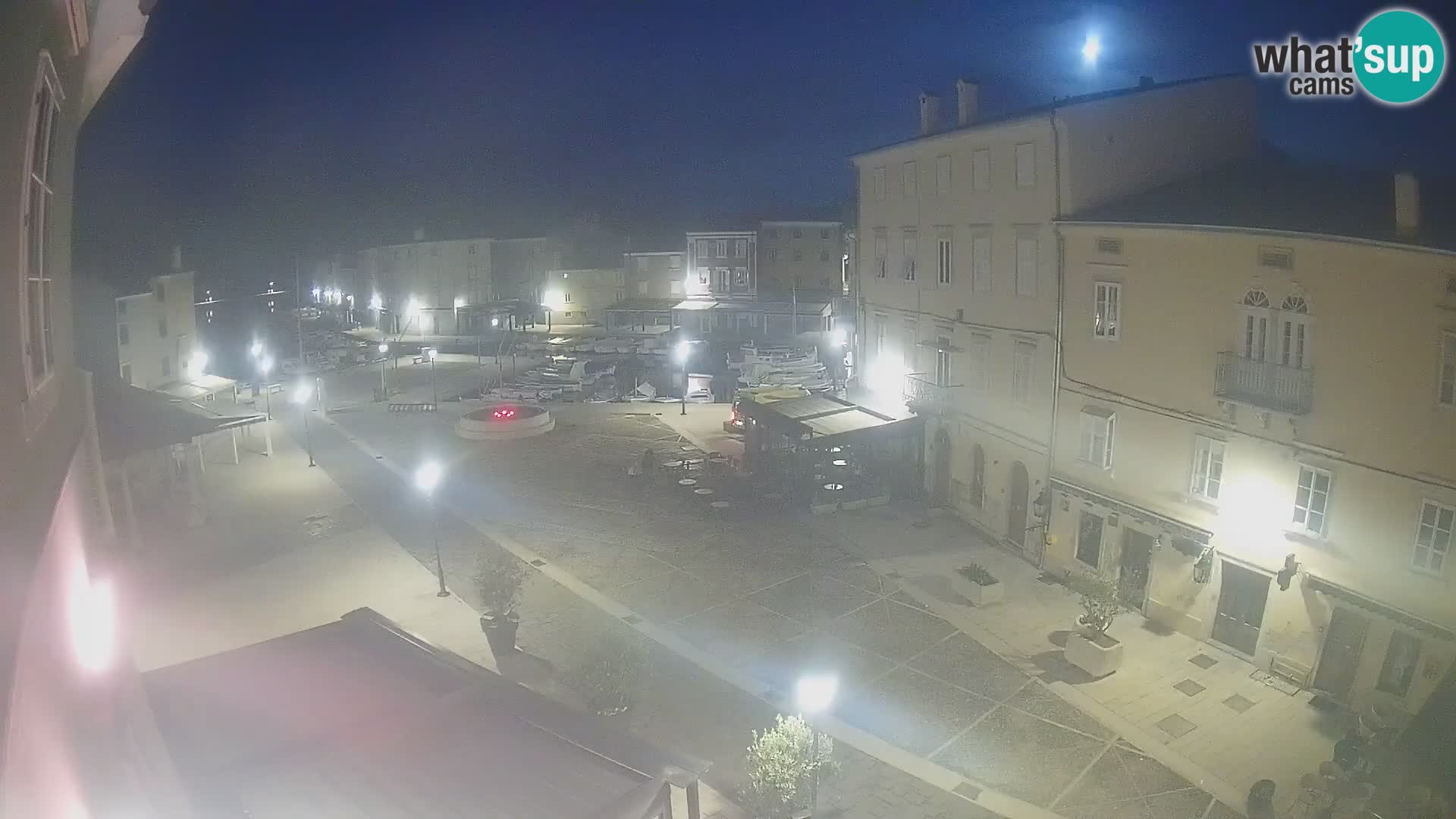 LIVE cam Cres city – place principale et “mandrač” – île de Cres – Croatie