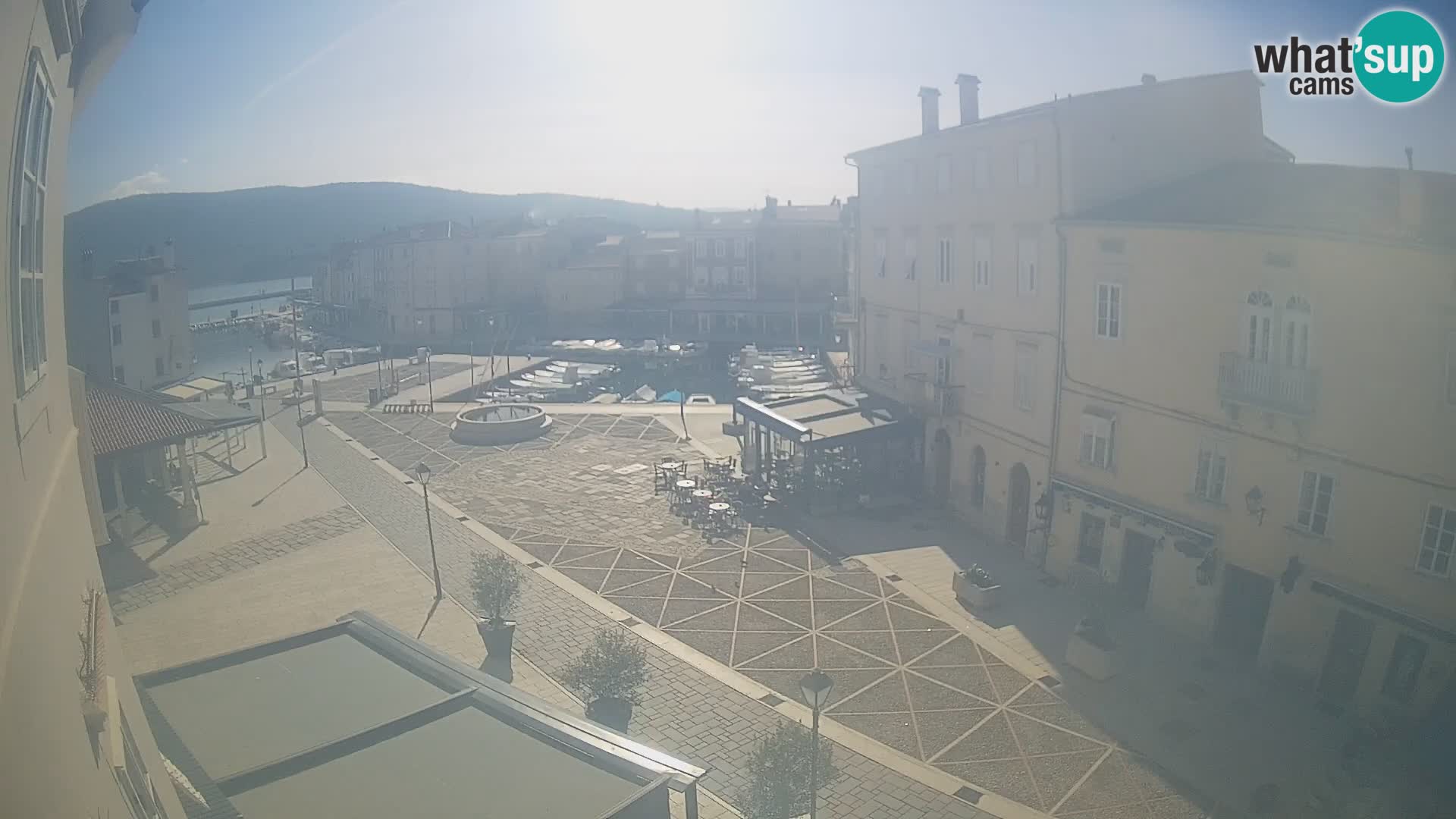 LIVE cam Cres città – piazza principale e “mandrač” – isola di Cherso – Croazia