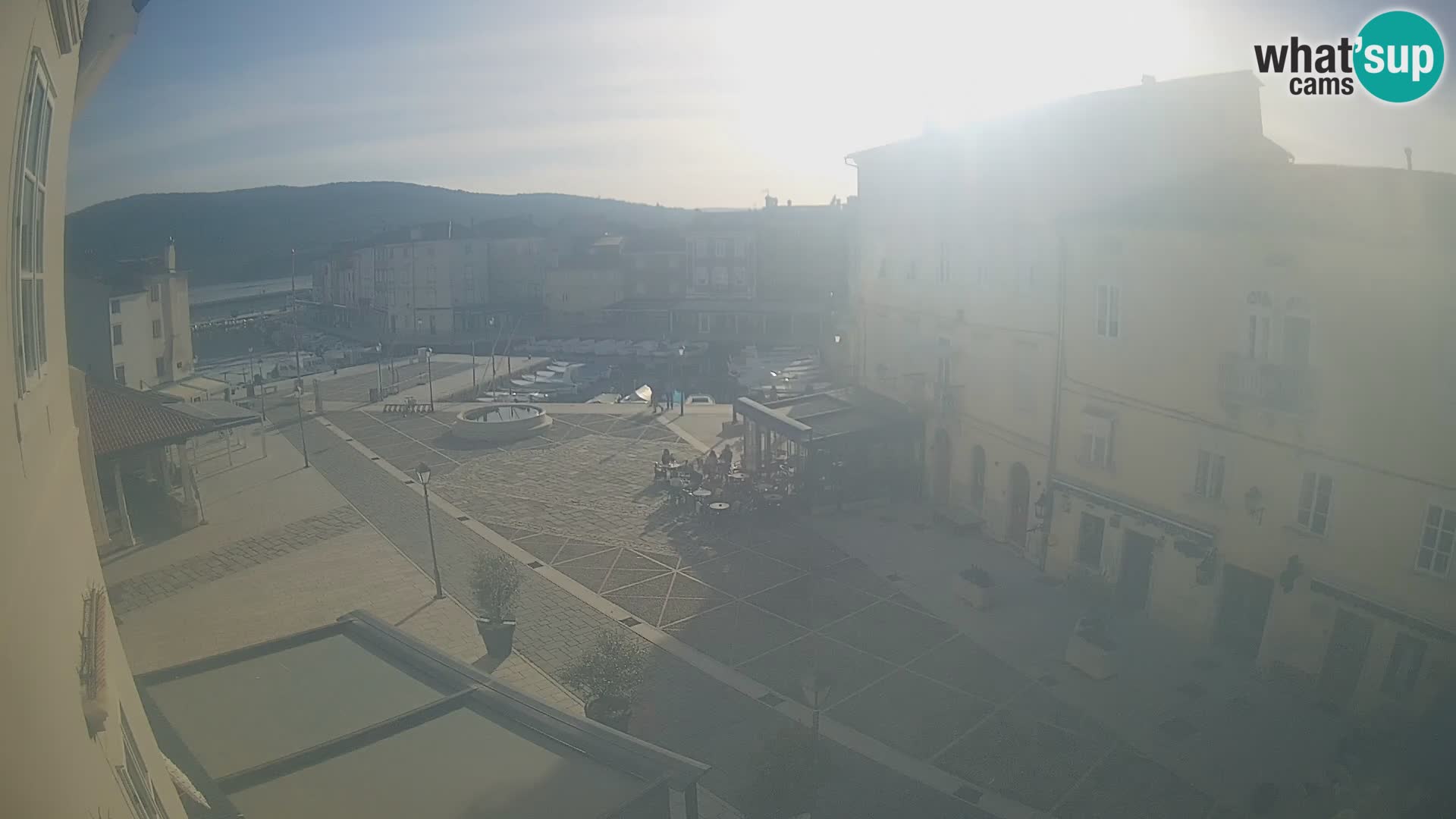LIVE cam Cres città – piazza principale e “mandrač” – isola di Cherso – Croazia