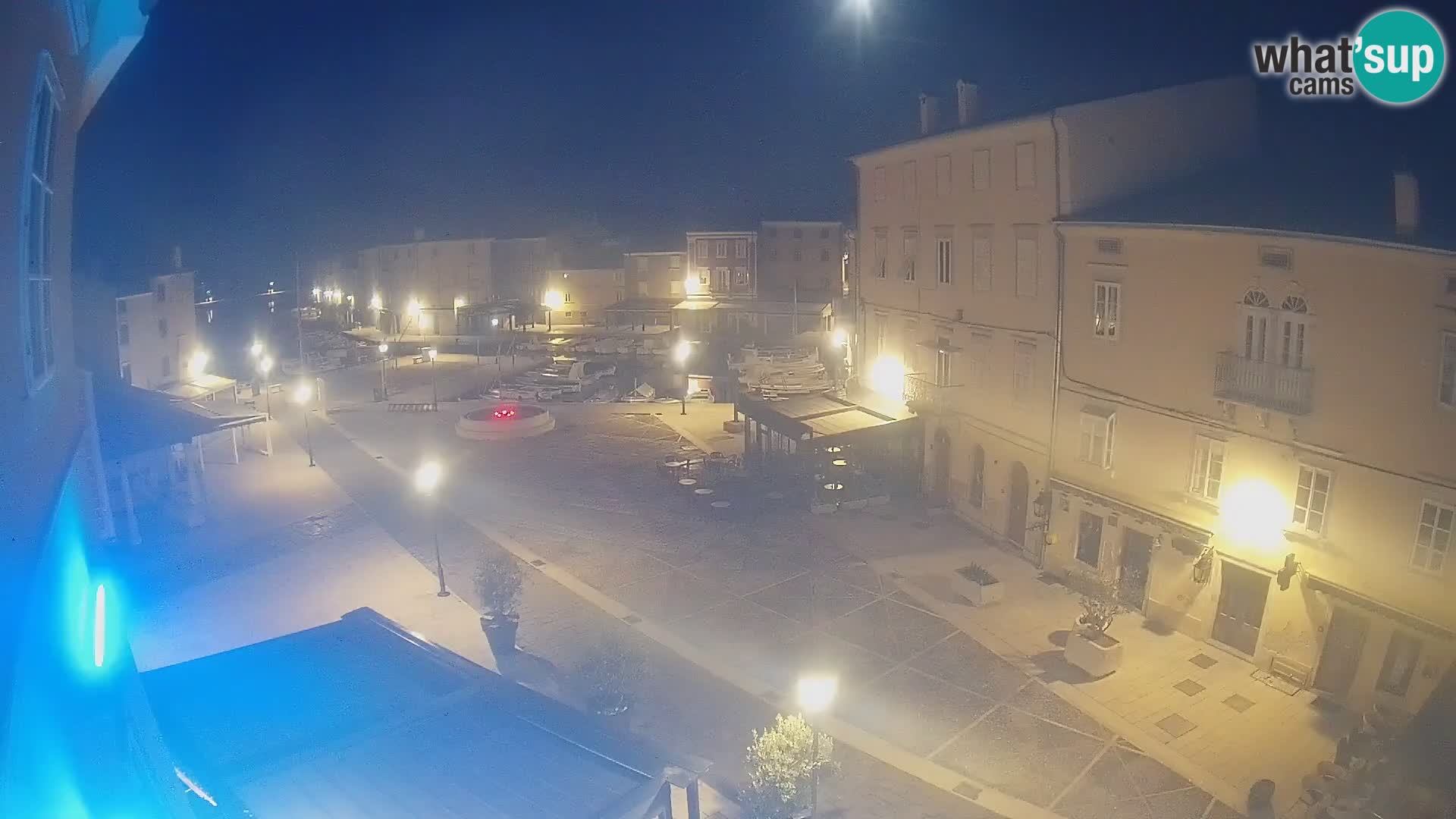 Kamera v ŽIVO Cres mesto – glavni trg in “mandrač” – otok Cres – Hrvaška